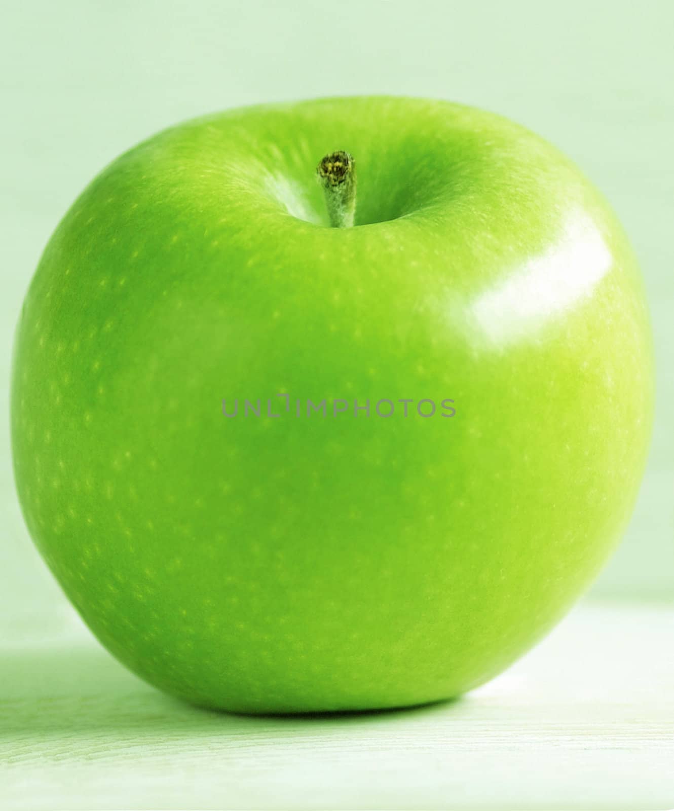 closeup isolated juicy green apple close up