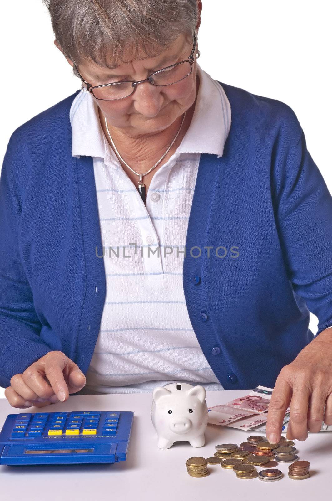 pensioneer counting her retirement pay