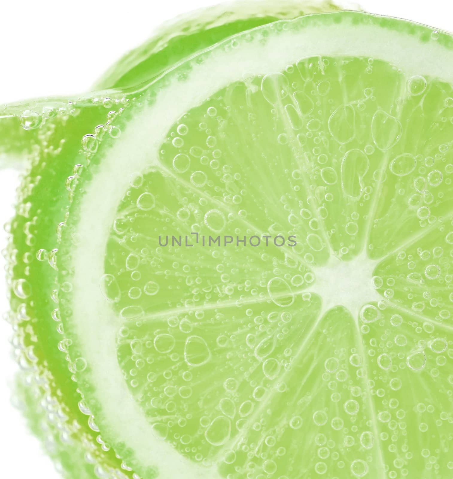 slice of lime in the water with bubbles background