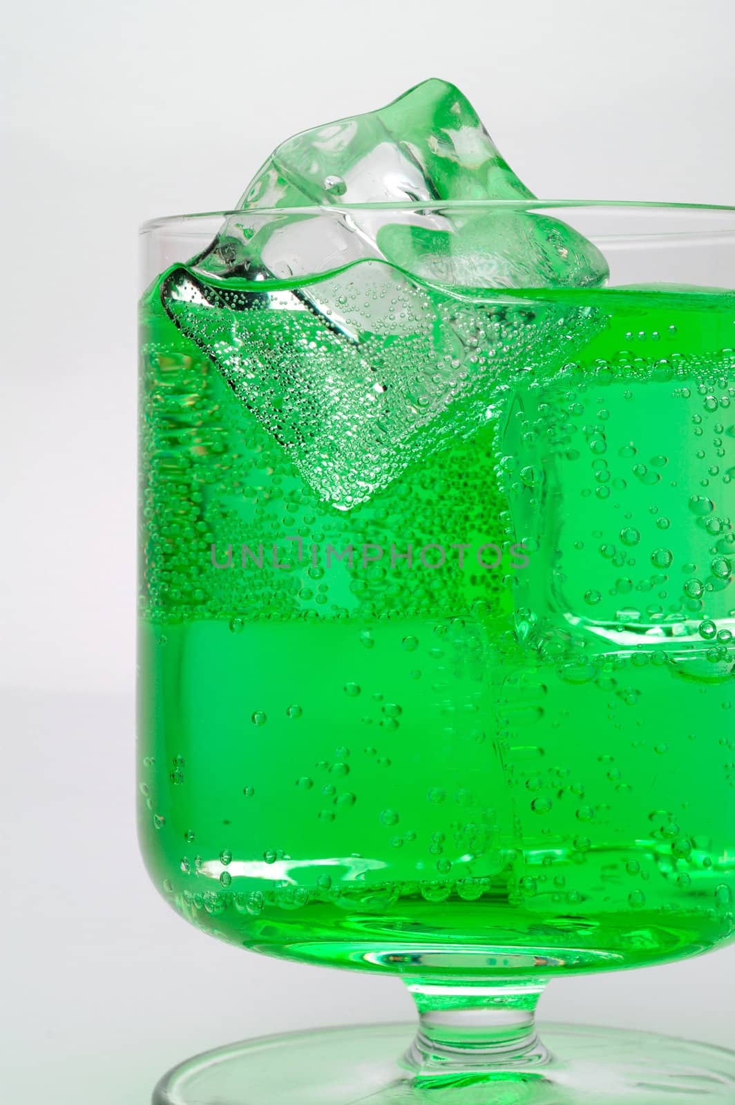 Mint  drink with ice cubes  (b2)
