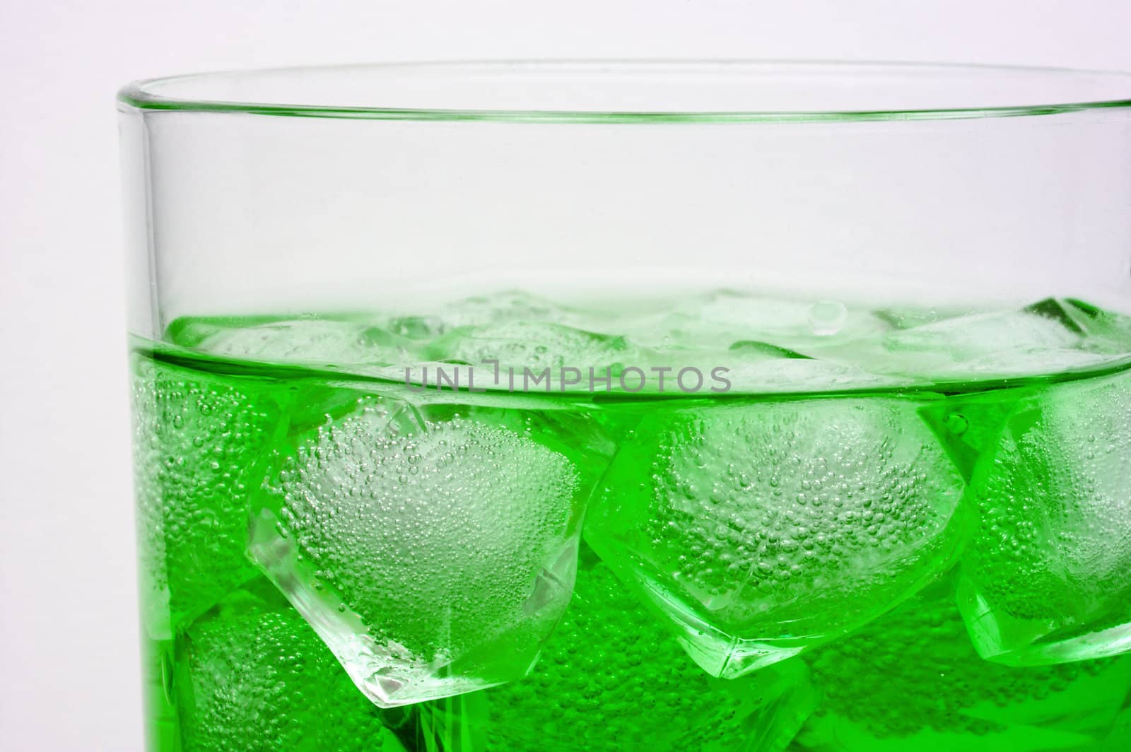 Floating ice in mint drink