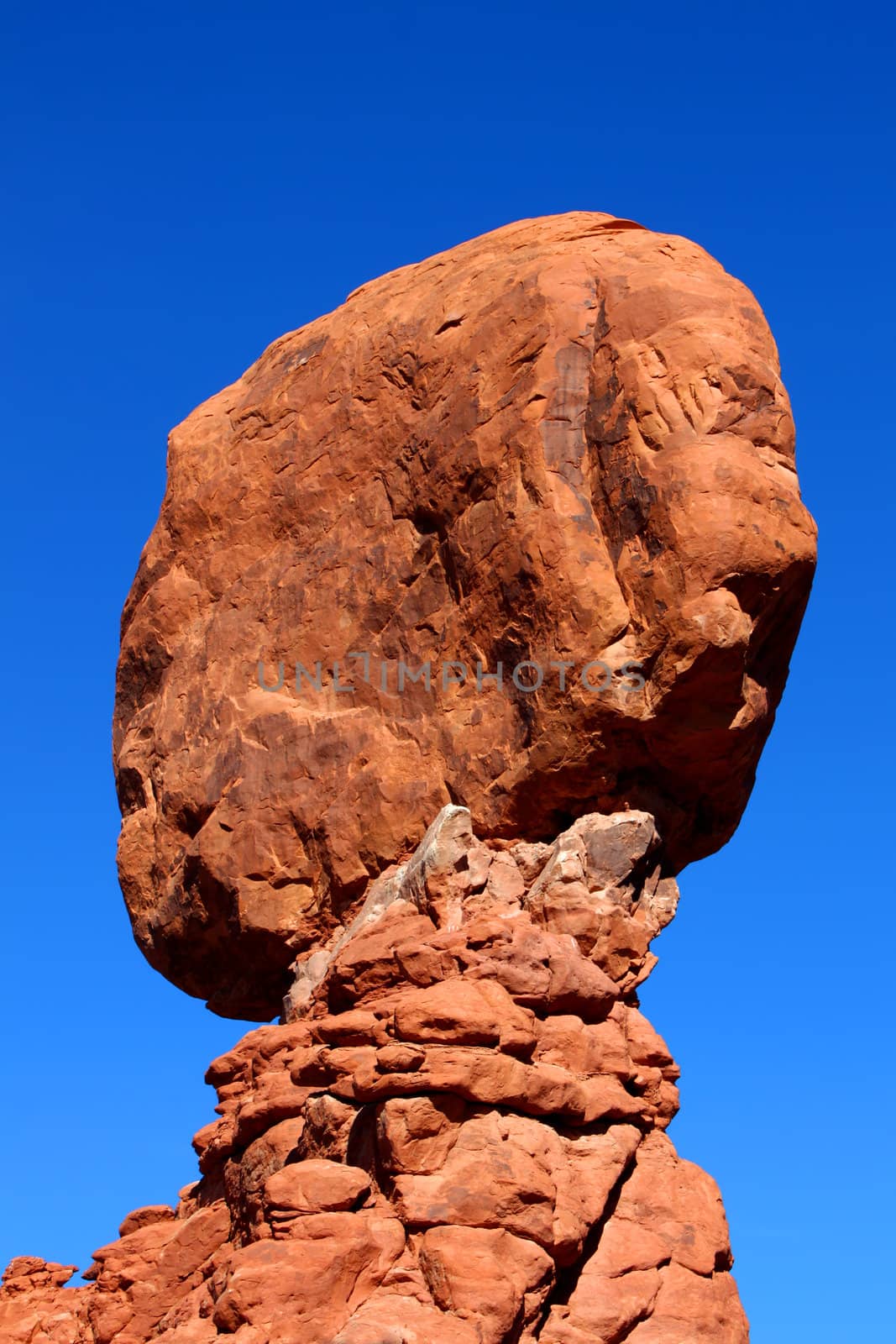 Balanced Rock - Arches National Park by Wirepec