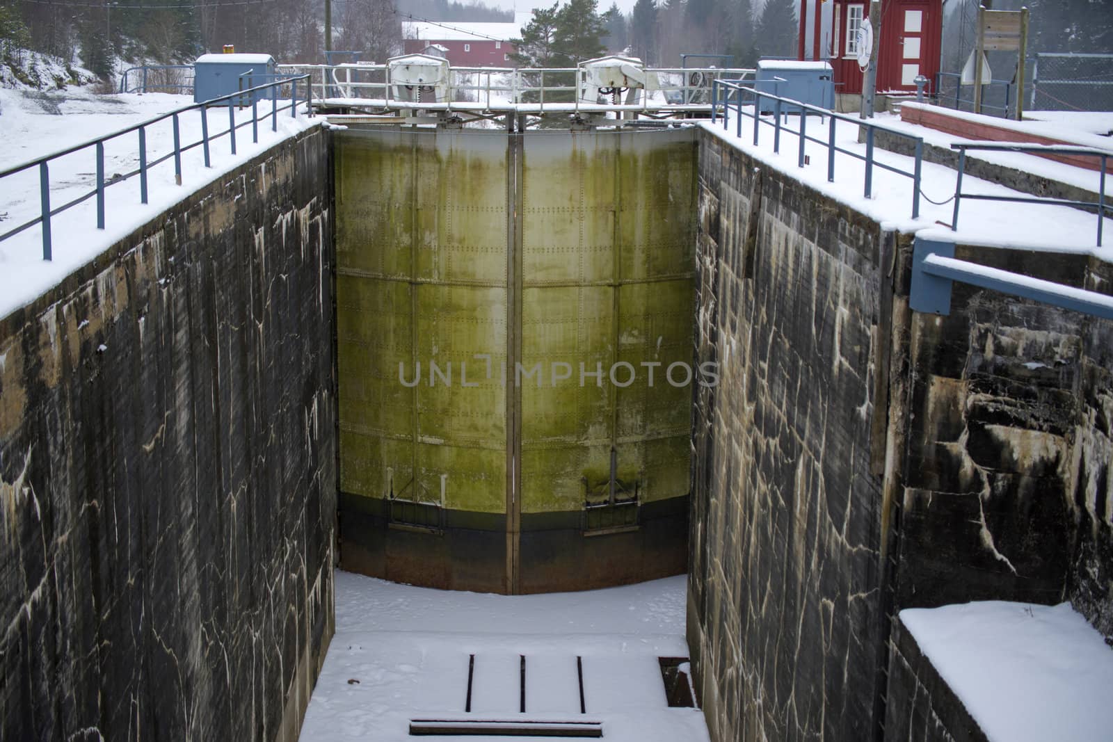 brekke sluices are a sluices-plant in Halden-canal, with its 26.6 m total height of four chambers is brekke northern europe's highest sluices, there is currently ongoing maintenance and repairs in the sluices-chambers