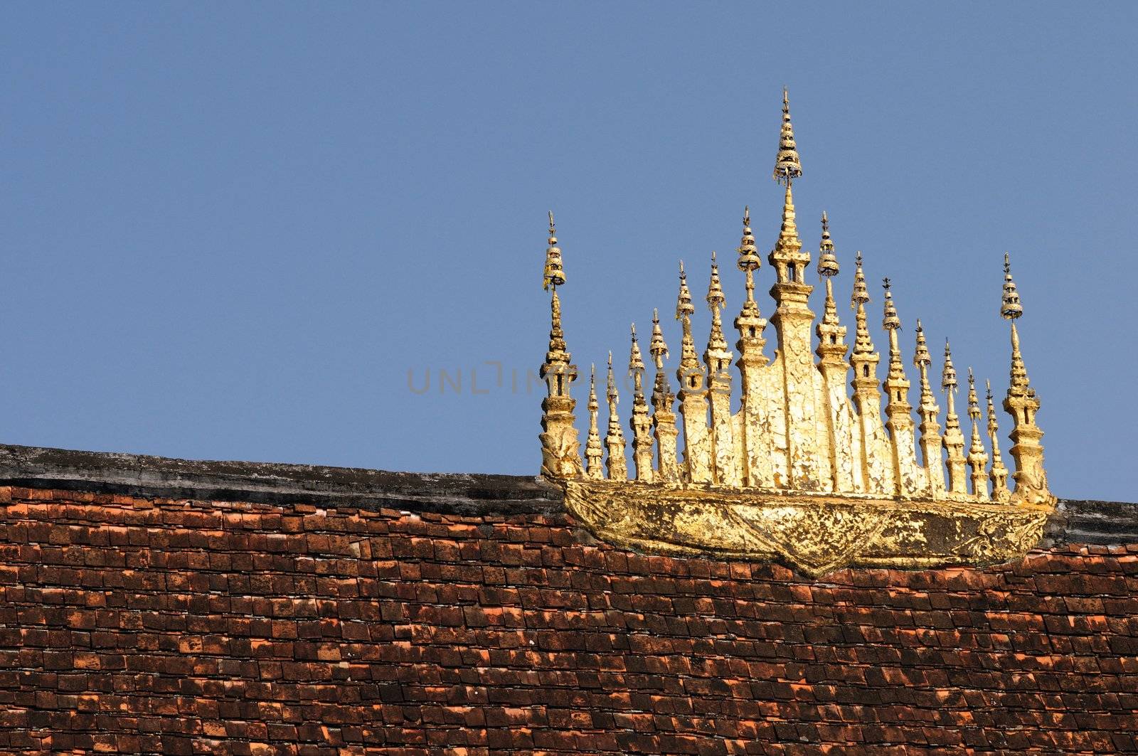 Top chapel Wat Xieng Thong, Luang Prabang Loa. by ngungfoto