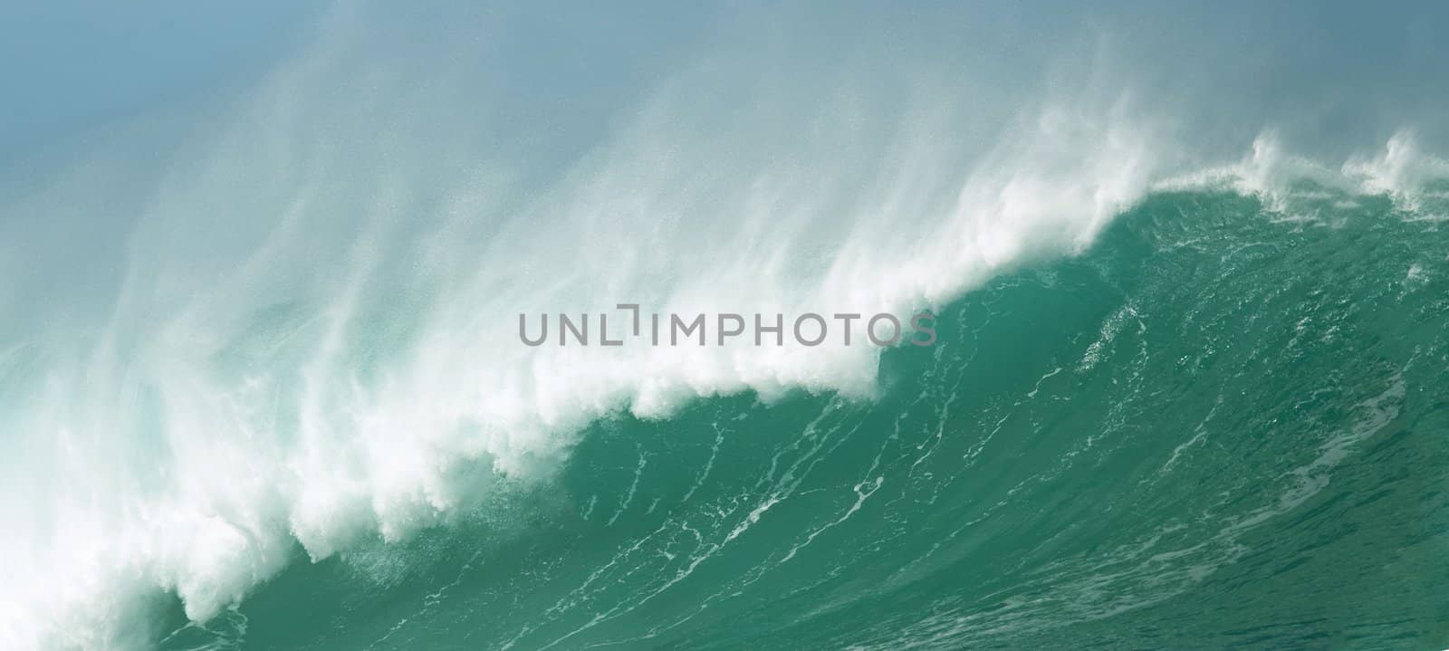 crashing wave by ozaiachin