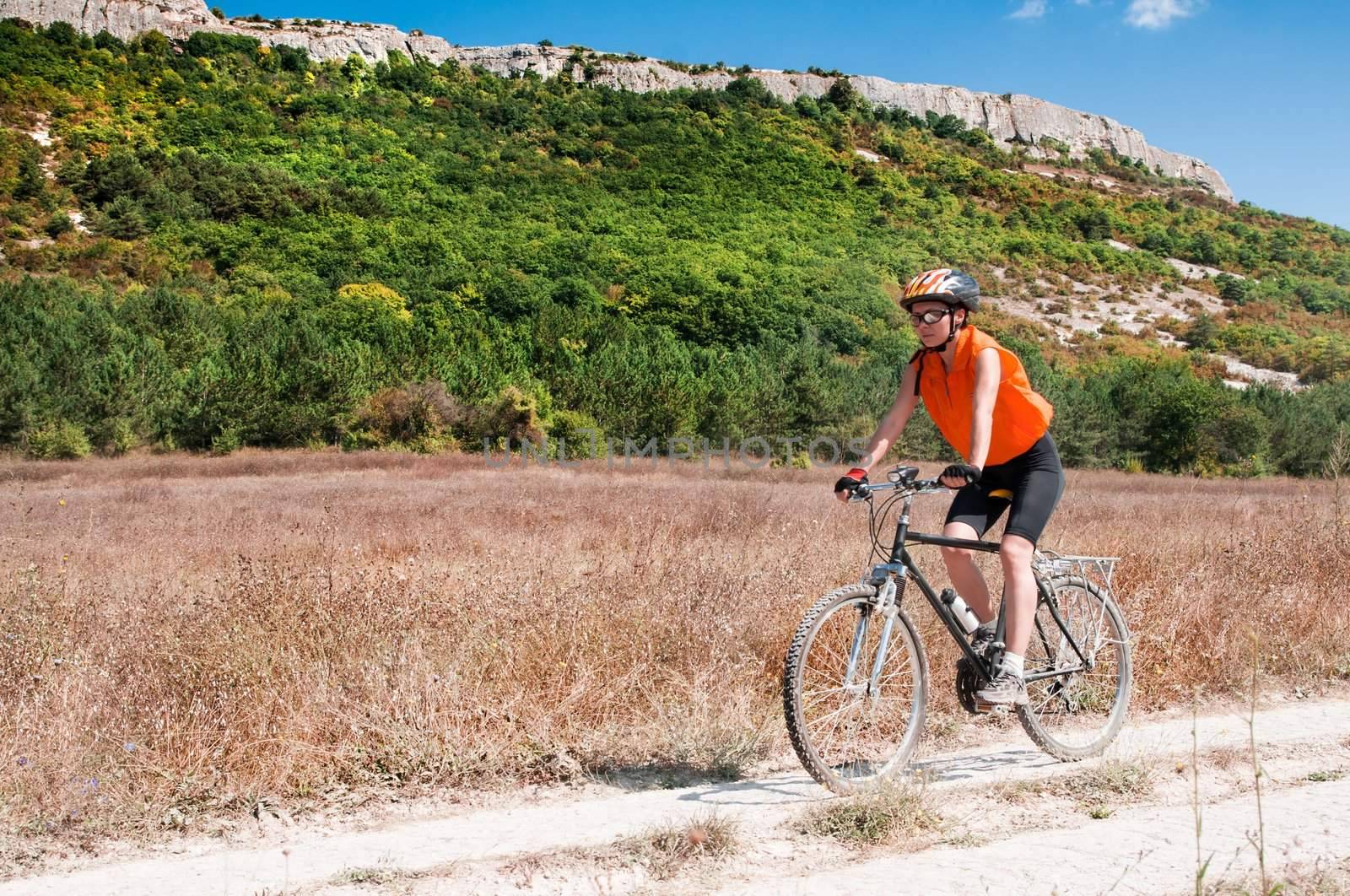 mountain biker by GekaSkr