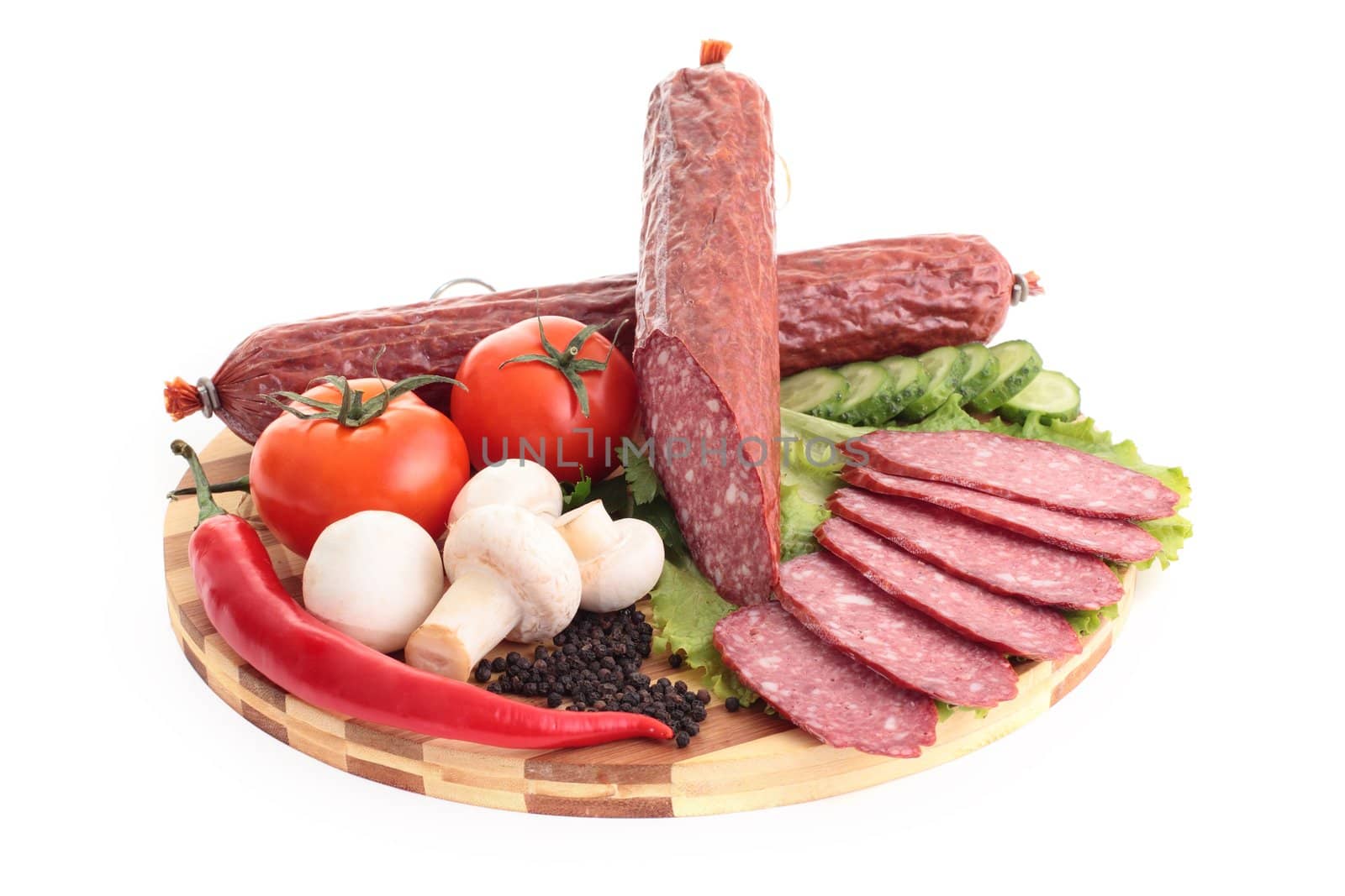 sliced sausage with vegetables and red papper