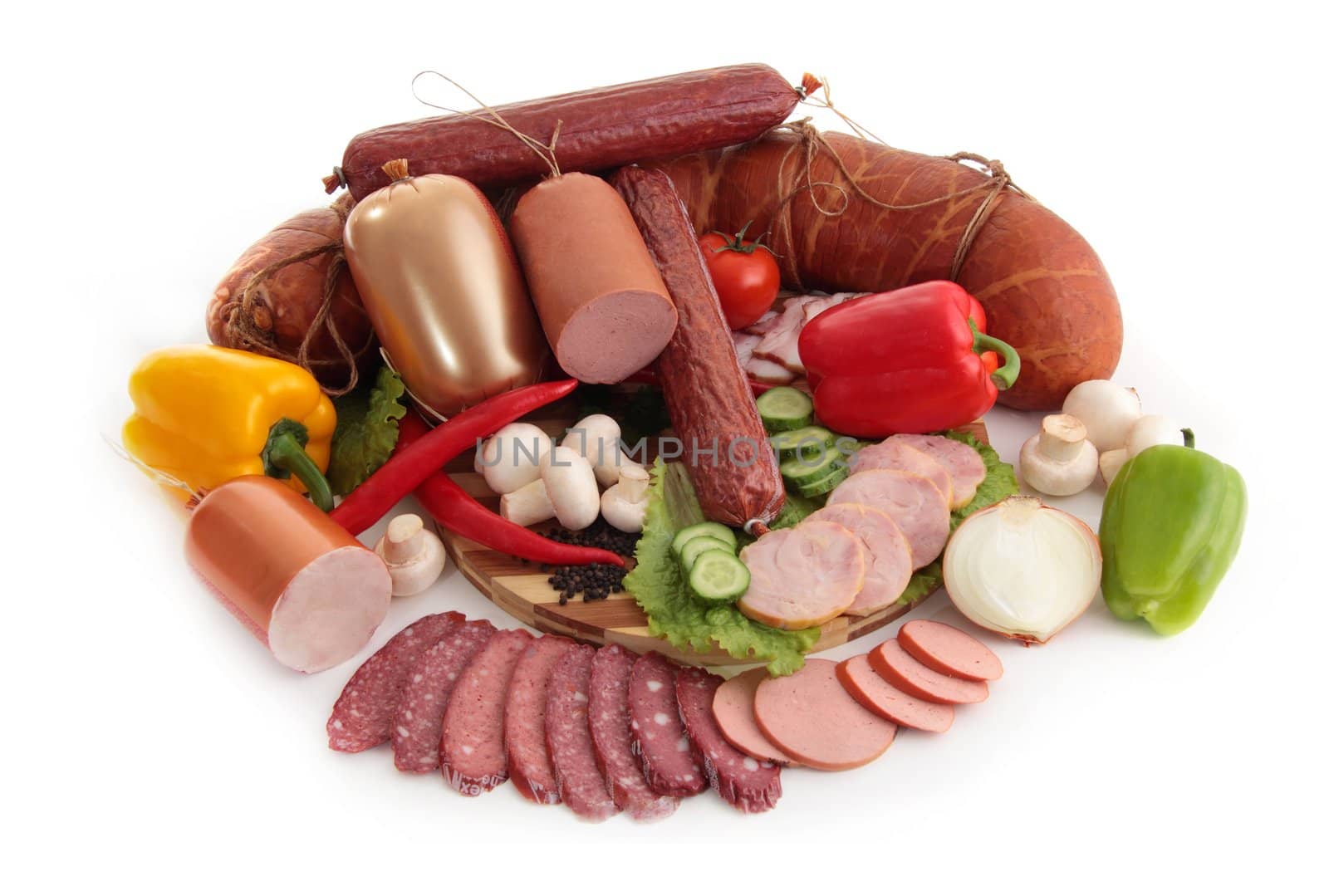 sliced sausages with vegetables and red papper for site