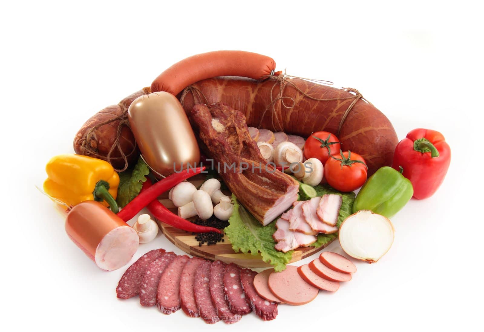 sliced sausages with vegetables and red papper for site