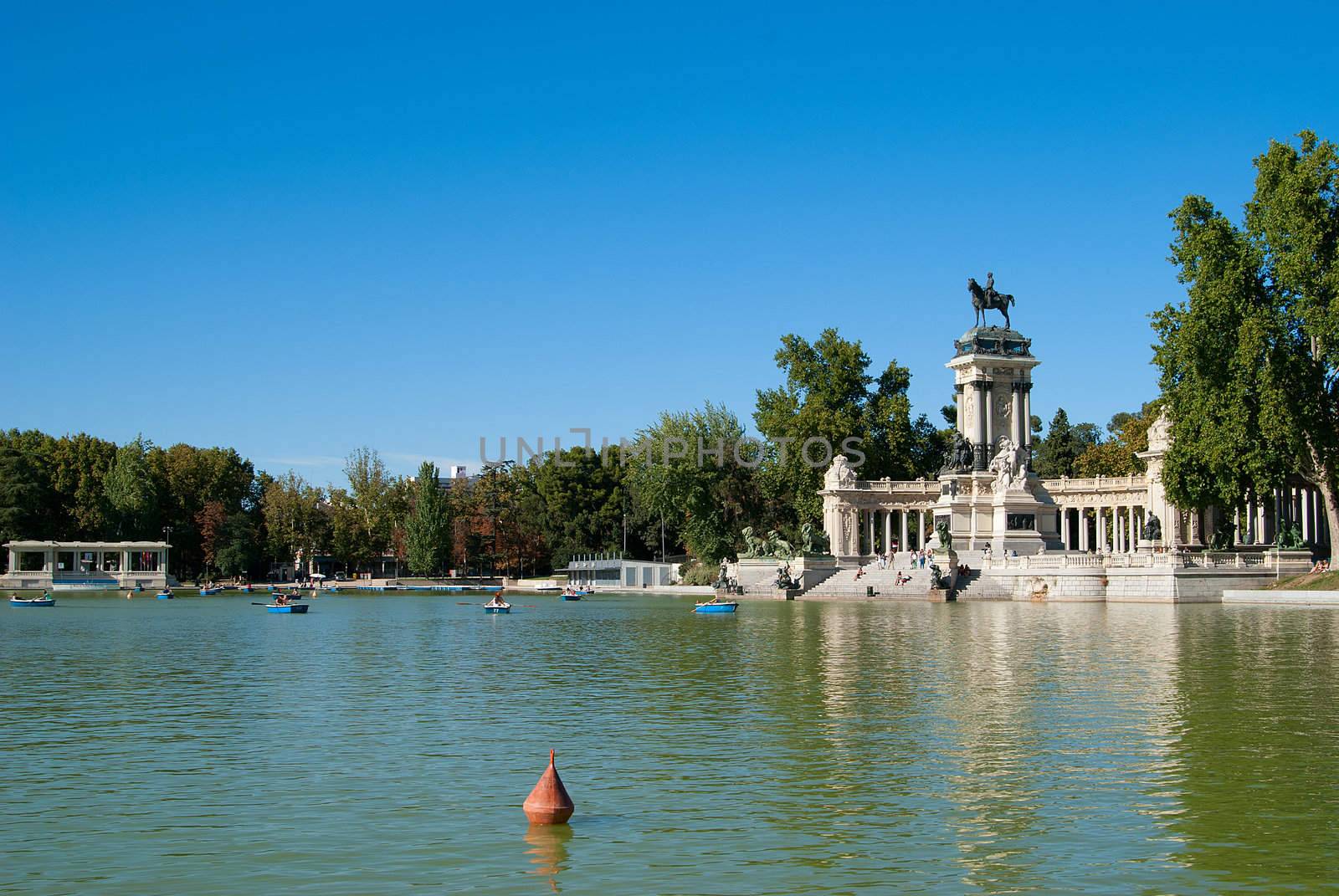 Large lake with boats and antique statues in the park, Madrid