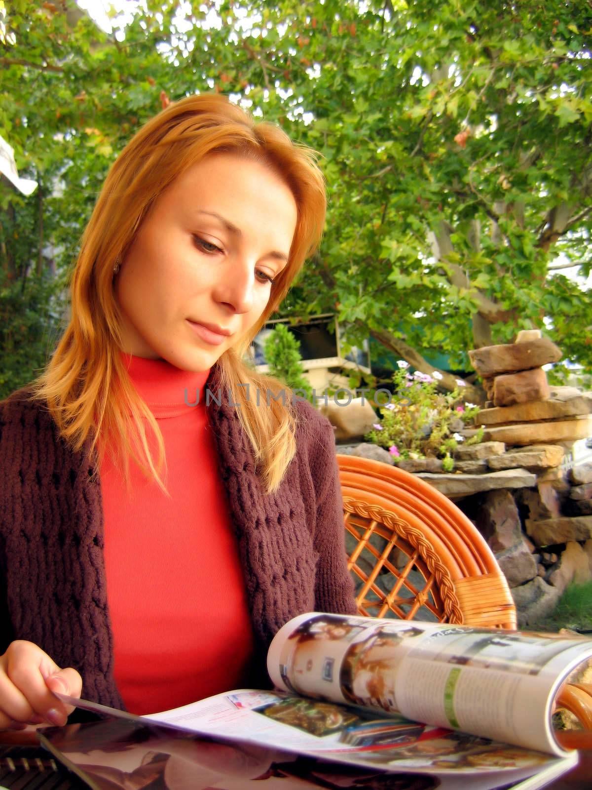 girl sitting in bar and reading