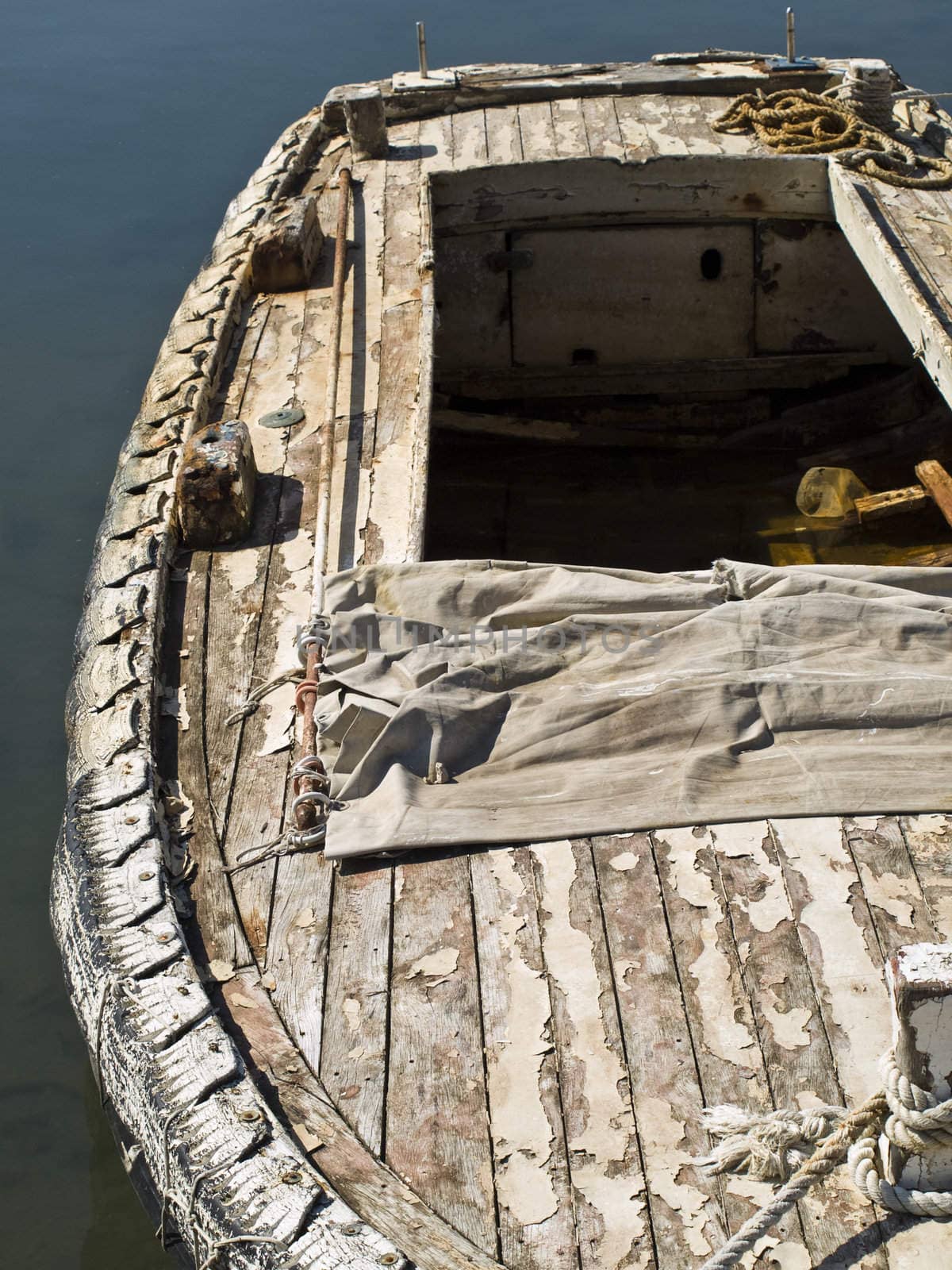 Old fishing boat by Gezo