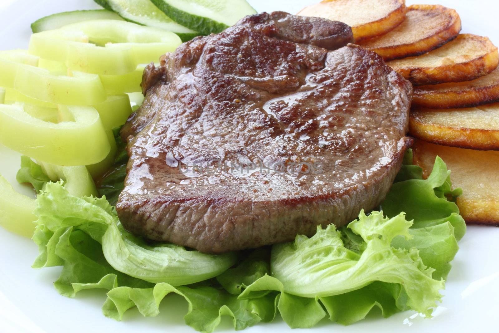 Roasted meat with fried potatoes and fresh vegetables