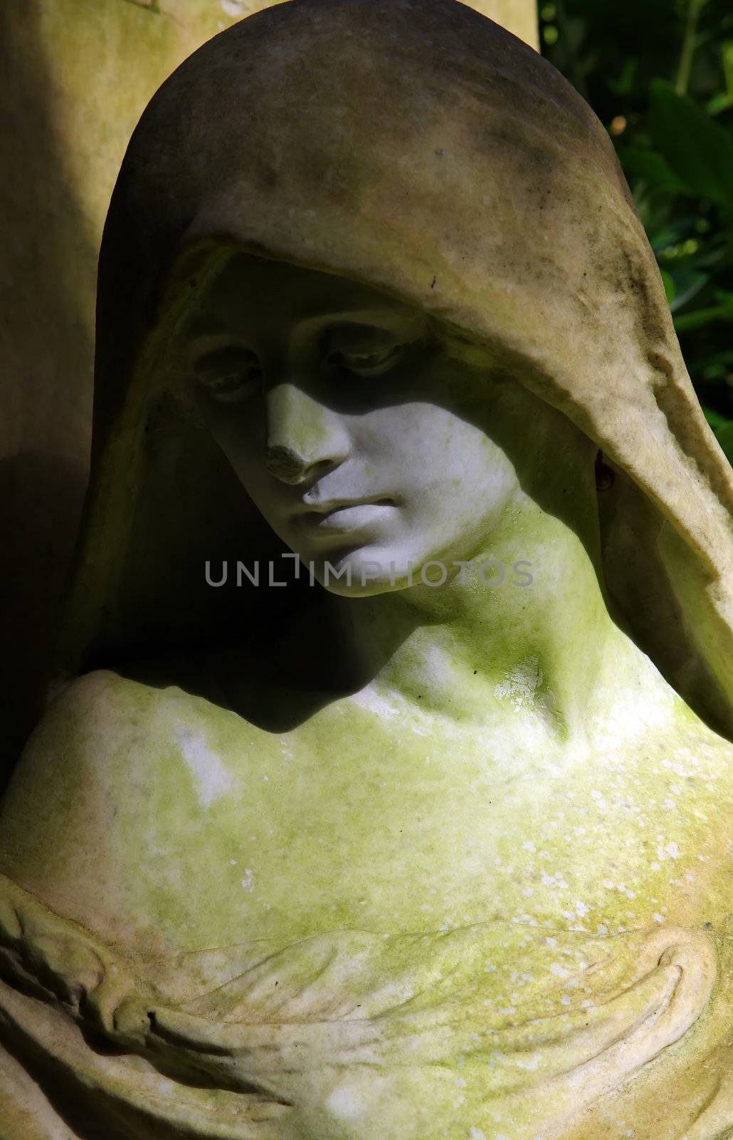 Vintage cementery sculpture face by FotoFrank