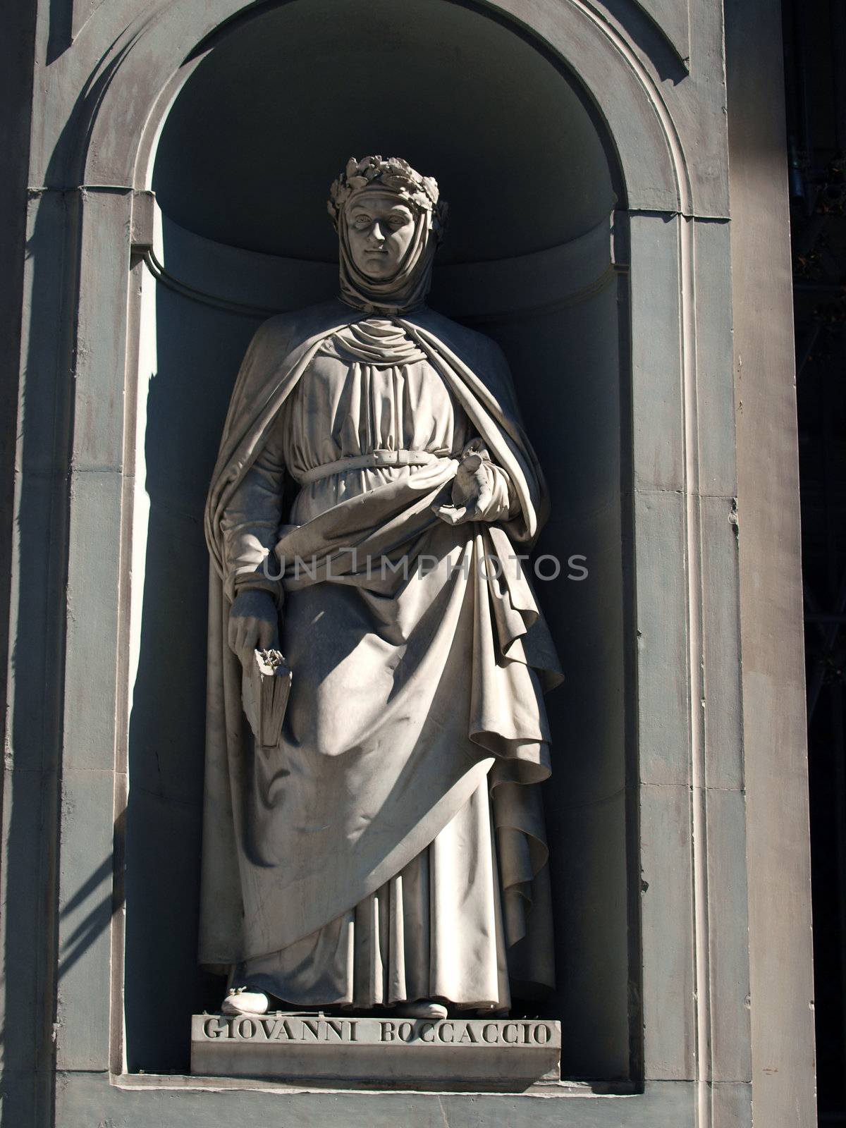 Boccaccio in the Niches of the Uffizi Colonnade, Florence. The niches beneath the porticos of the Uffizi Gallery were originally designed by Vasari purely as architectural features but by the first half of the 19th Century they were occupied by 28 statues of famous people from the worlds of politics, art, literature, science, the judiciary and also religious figures.