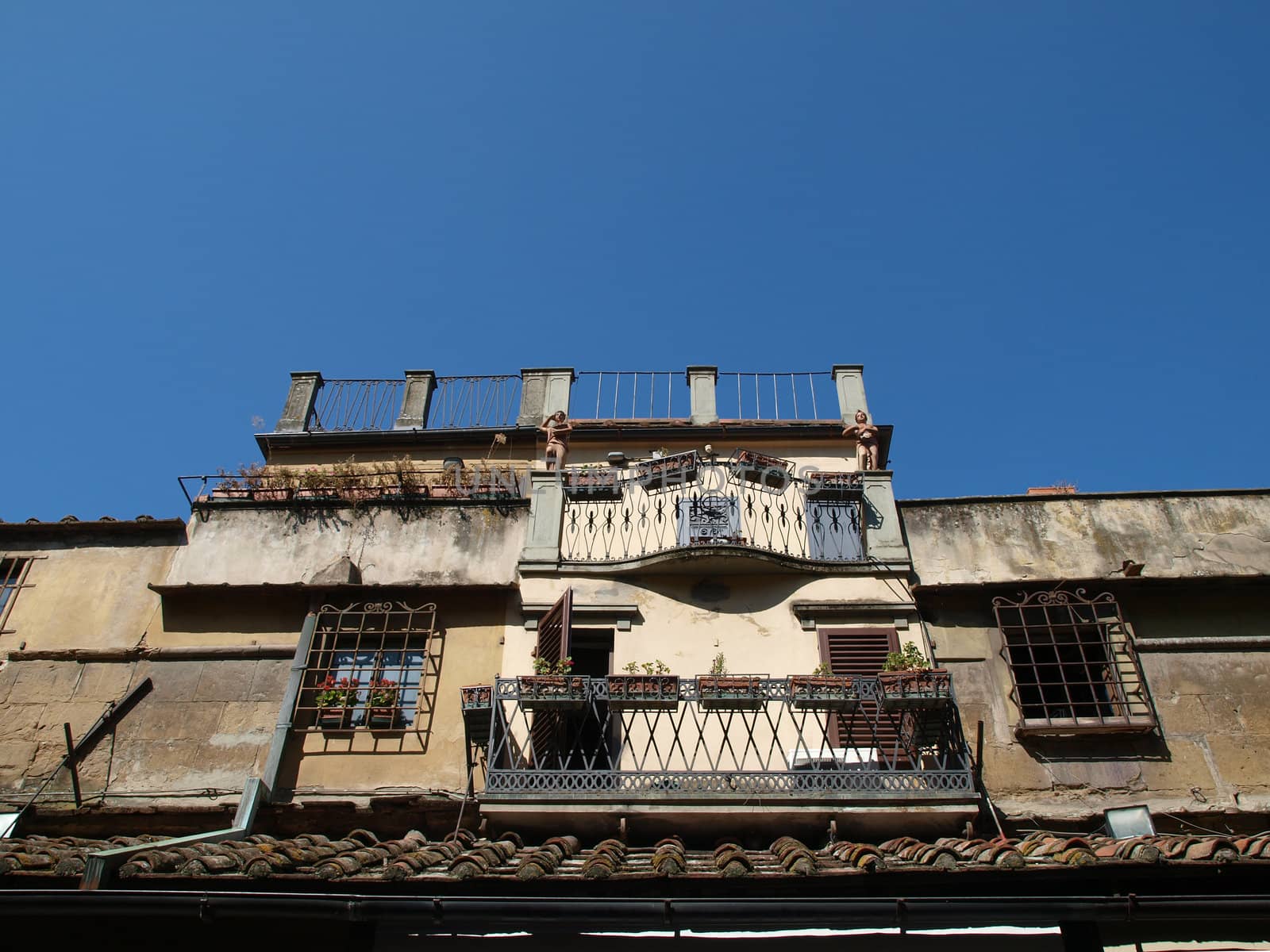 Florence - old building nerby Ponte Vechio 