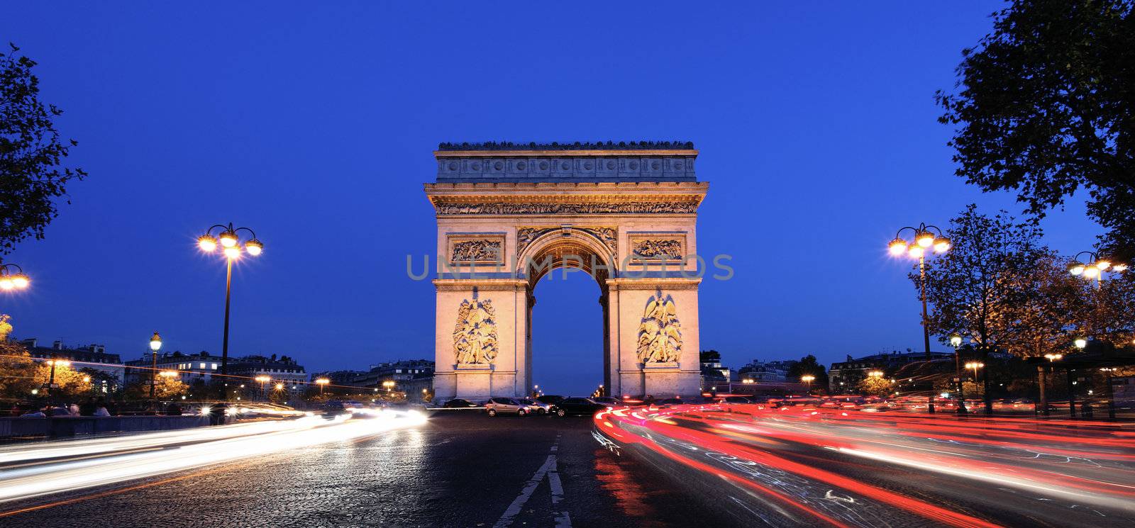 panoramic Arc de Triomphe by vwalakte