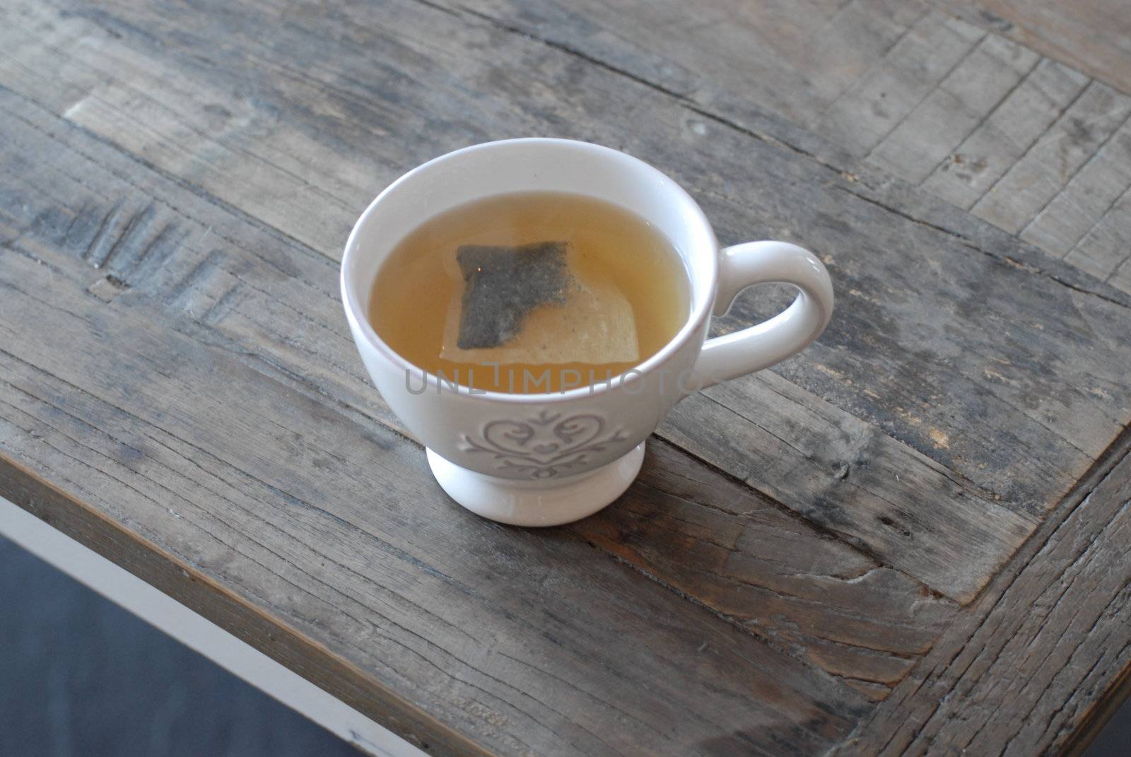 Teabag in cup by Bildehagen