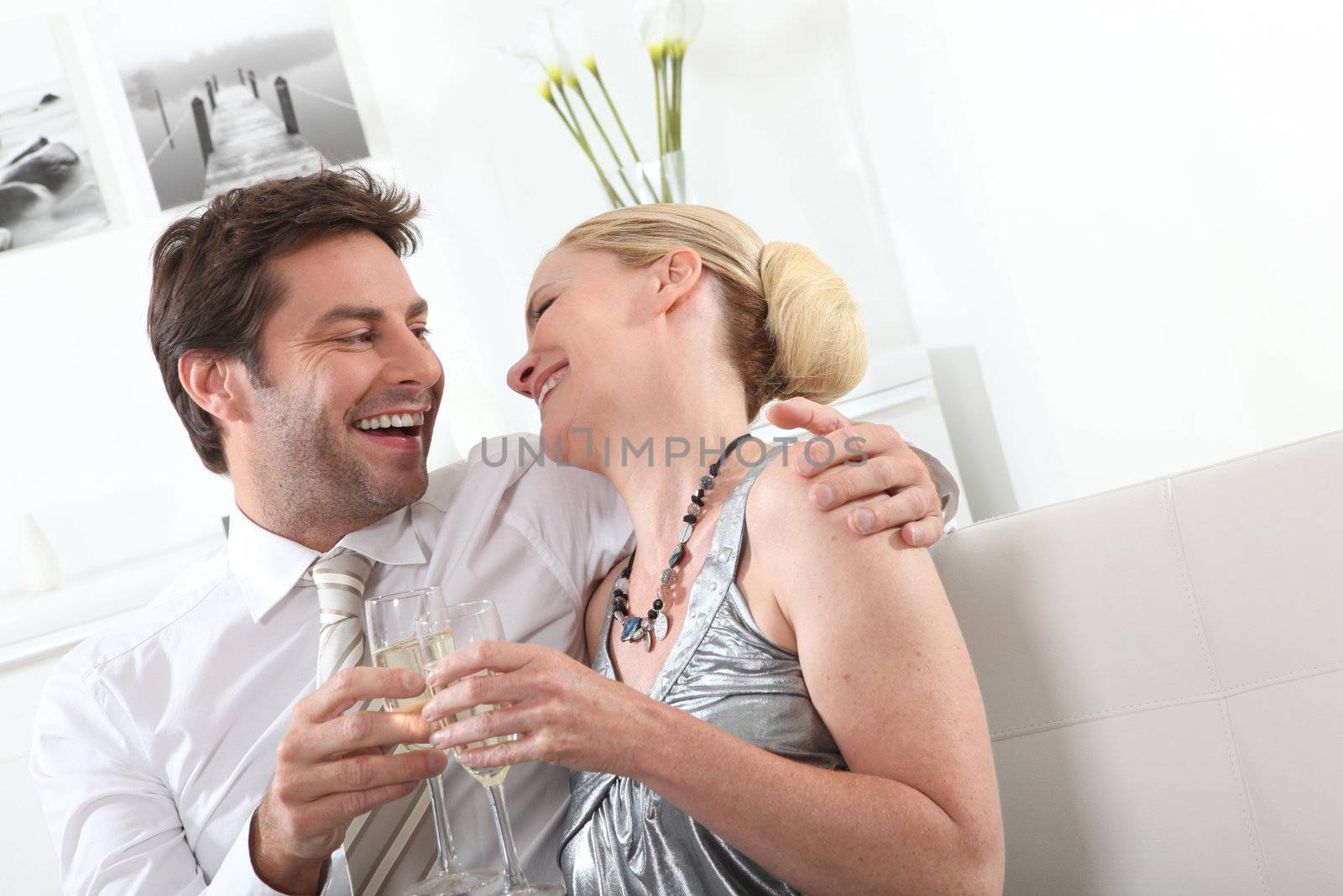 Couple celebrating by phovoir