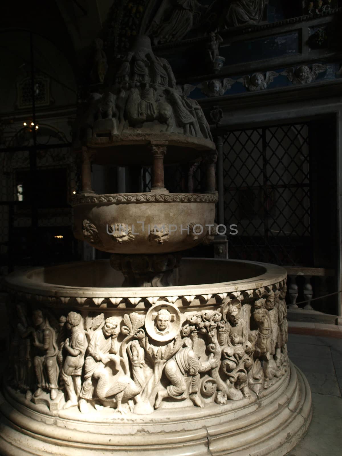 Lucca - San Frediano Church - interior