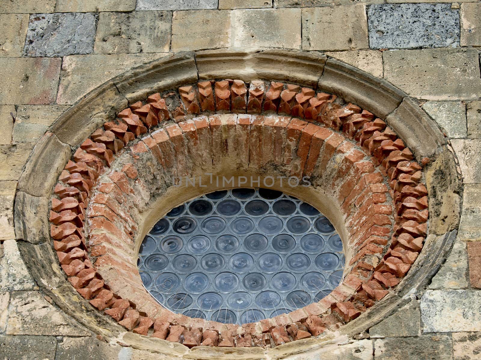 Monteriggioni - old rose window