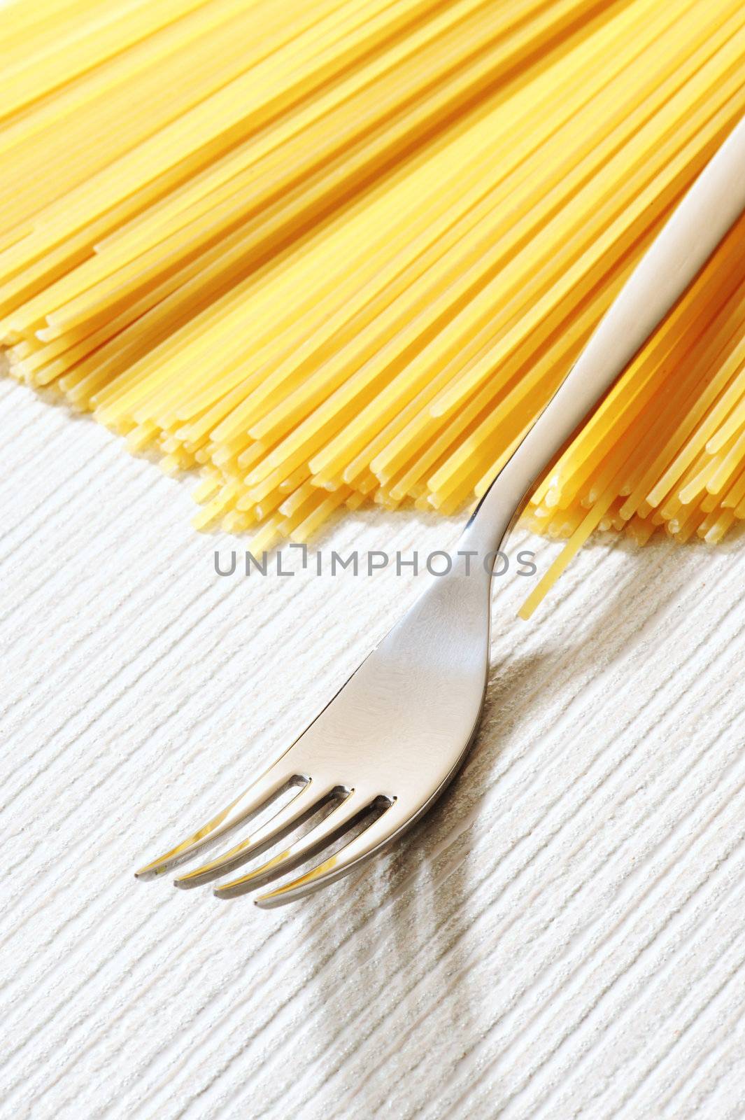 uncooked spaghetti noodles . Italian pasta by stokkete