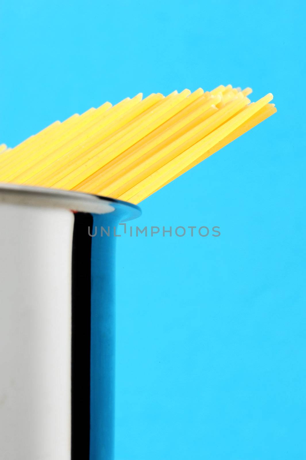 uncooked spaghetti noodles . Italian pasta by stokkete