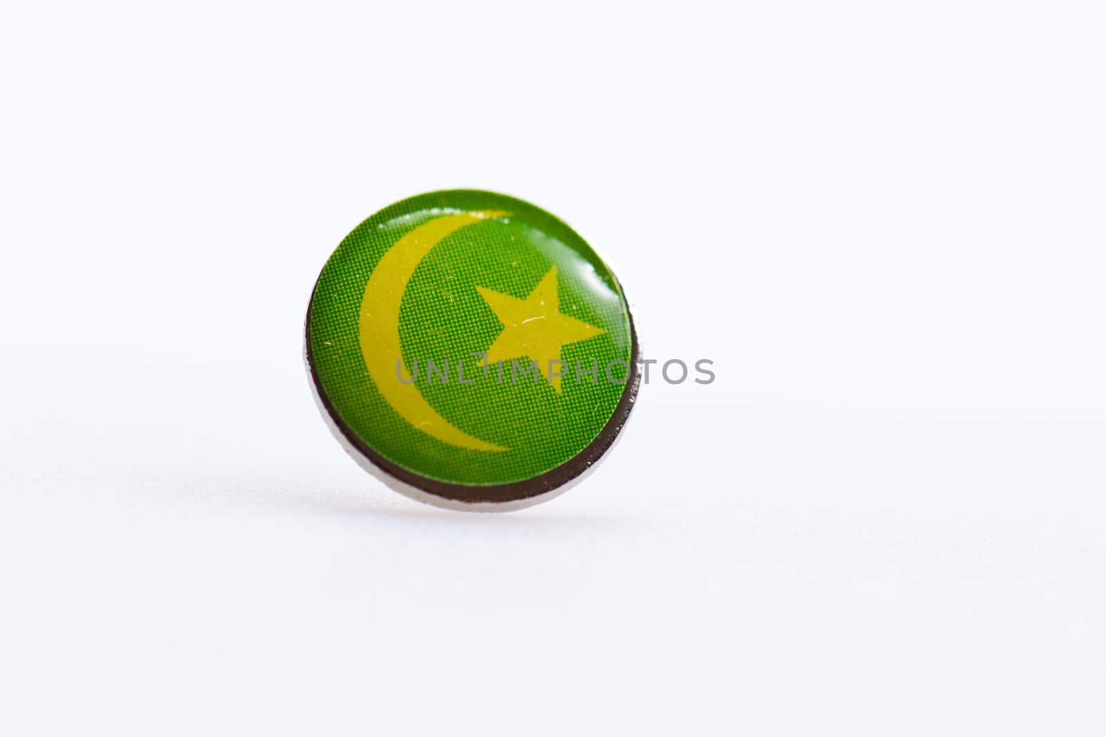 Mauritania flag symbol on thumbtakc on white surface