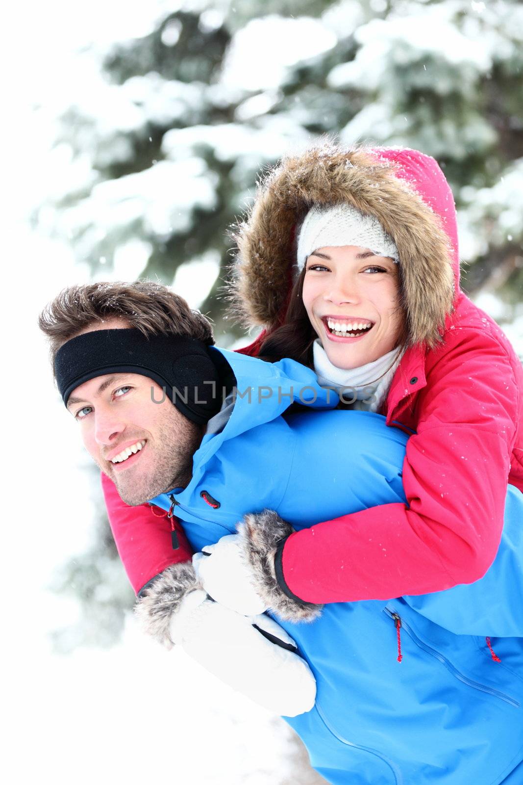 Happy winter couple by Maridav