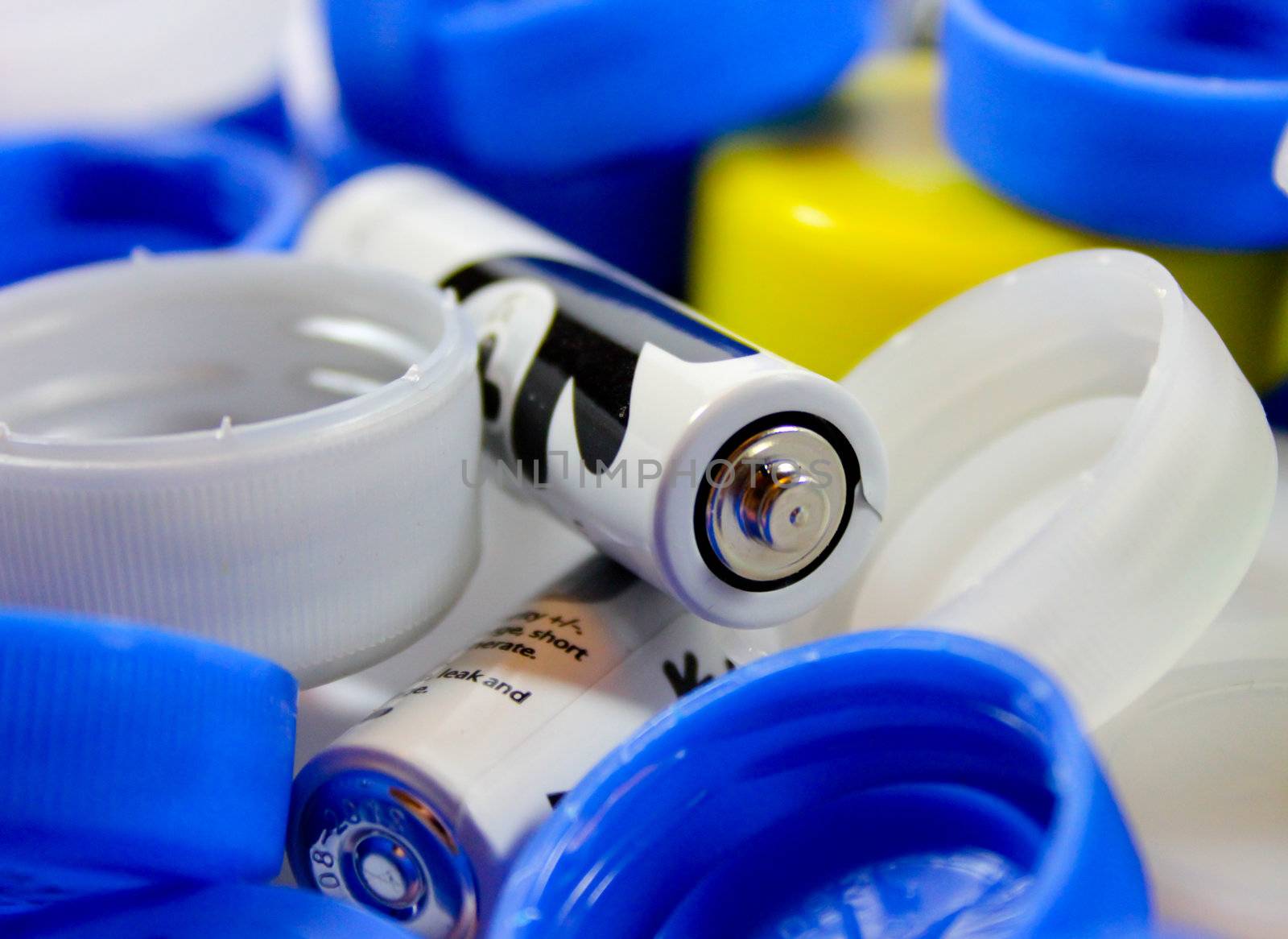 Alkaline battery with bottle caps