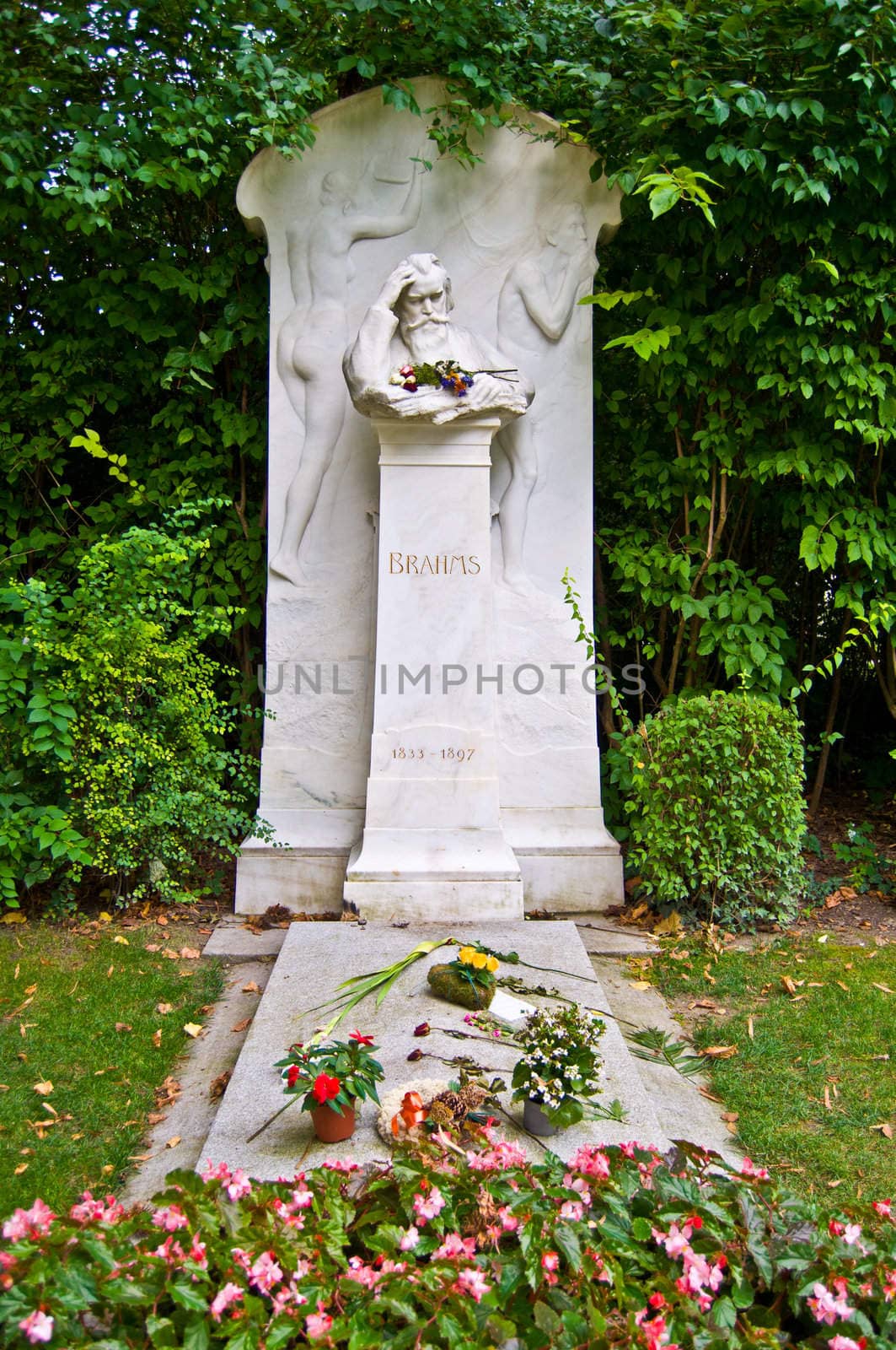 Brahms' grave on the viennese central cemetery