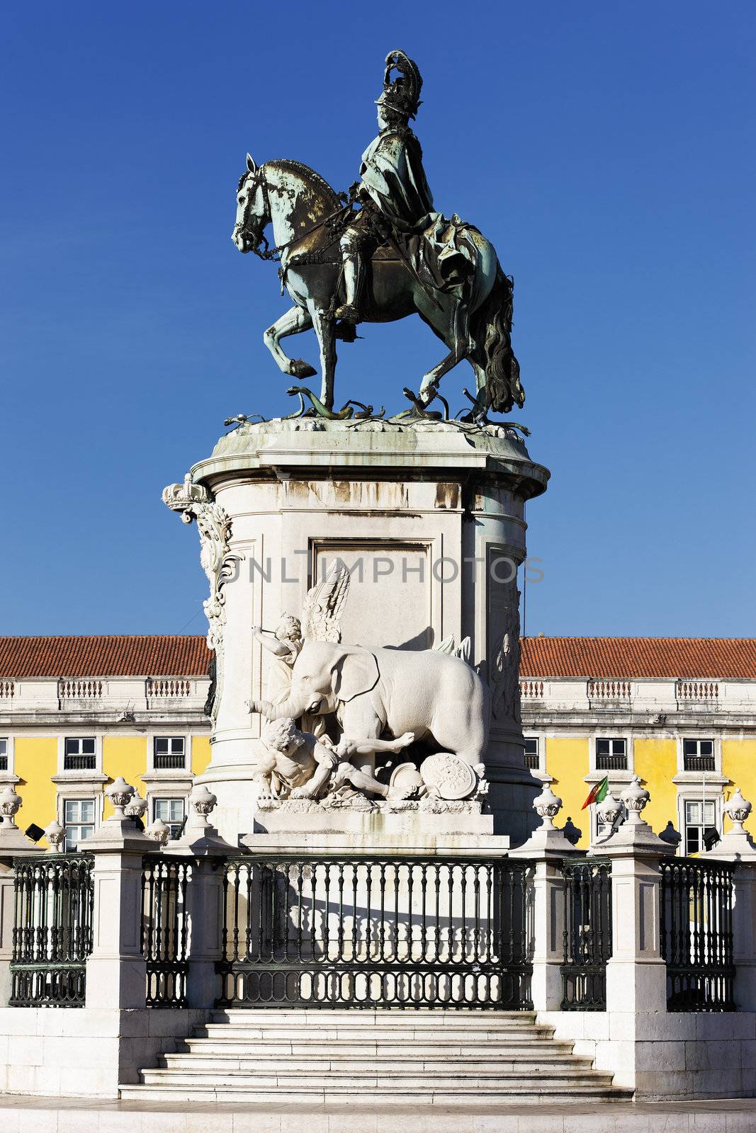 the statue on commerce square in Lisbon, Portugal