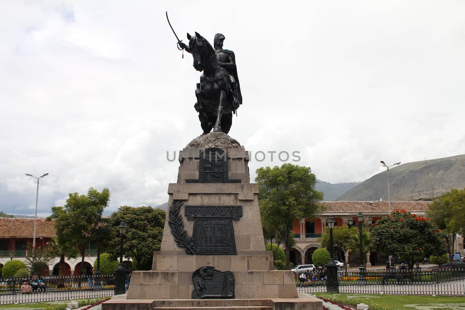 Monument honouring General Sucre
 by gigidread
