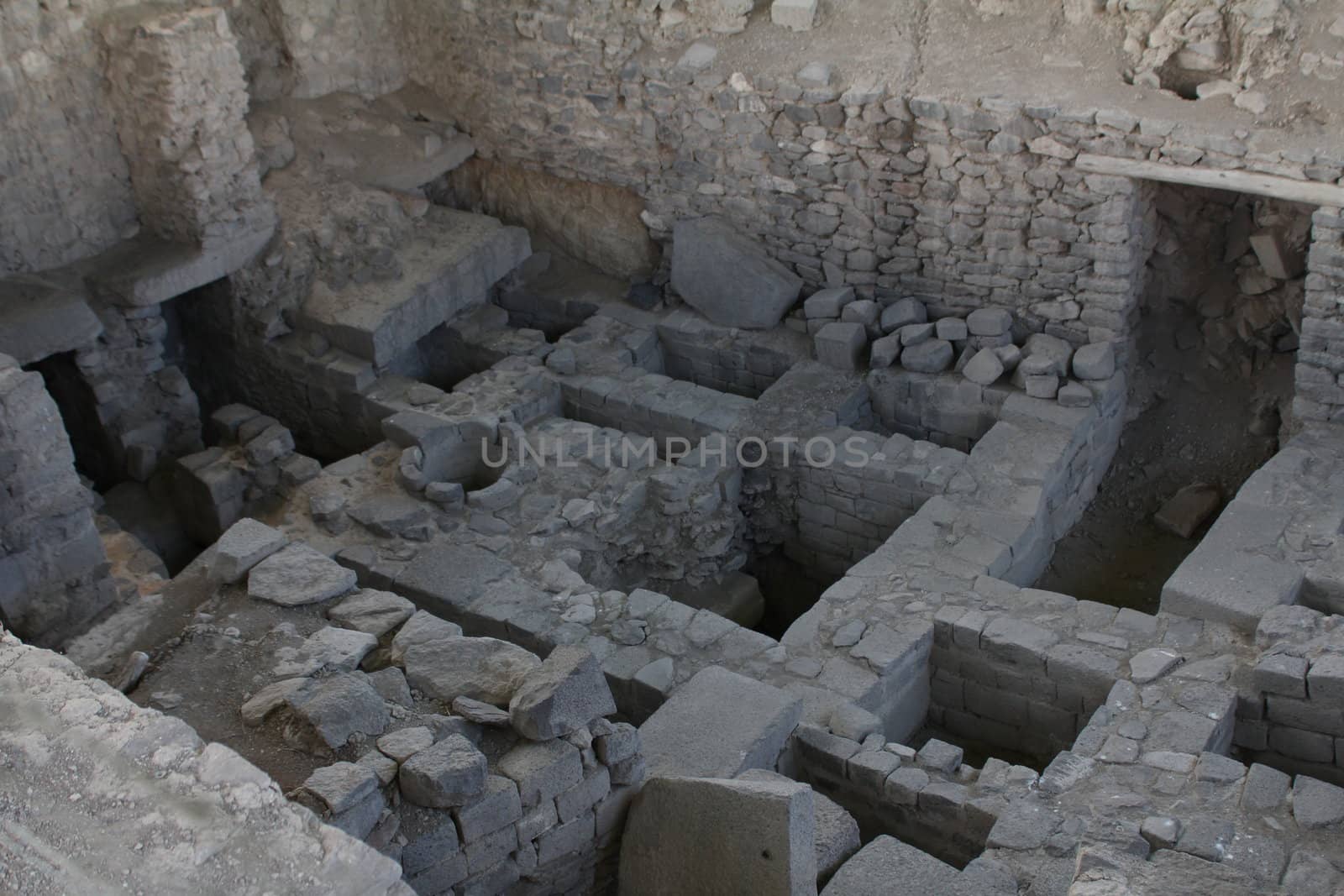 Ancient Wari ruins
 by gigidread