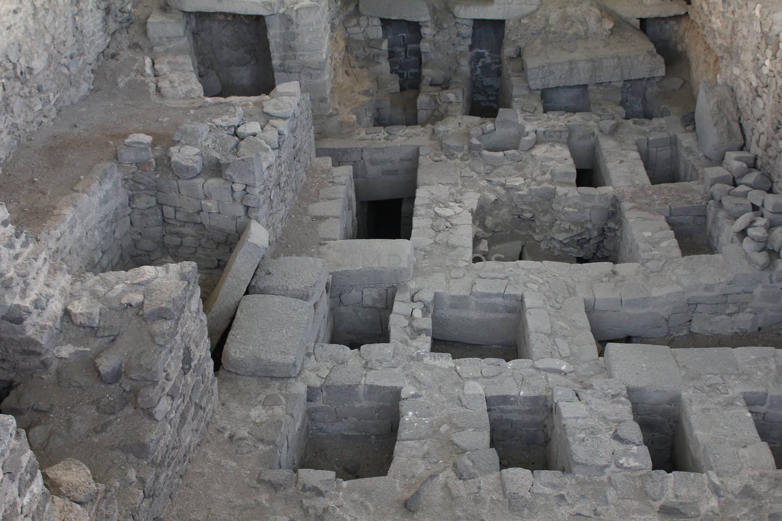 Ancient Wari ruins
 by gigidread