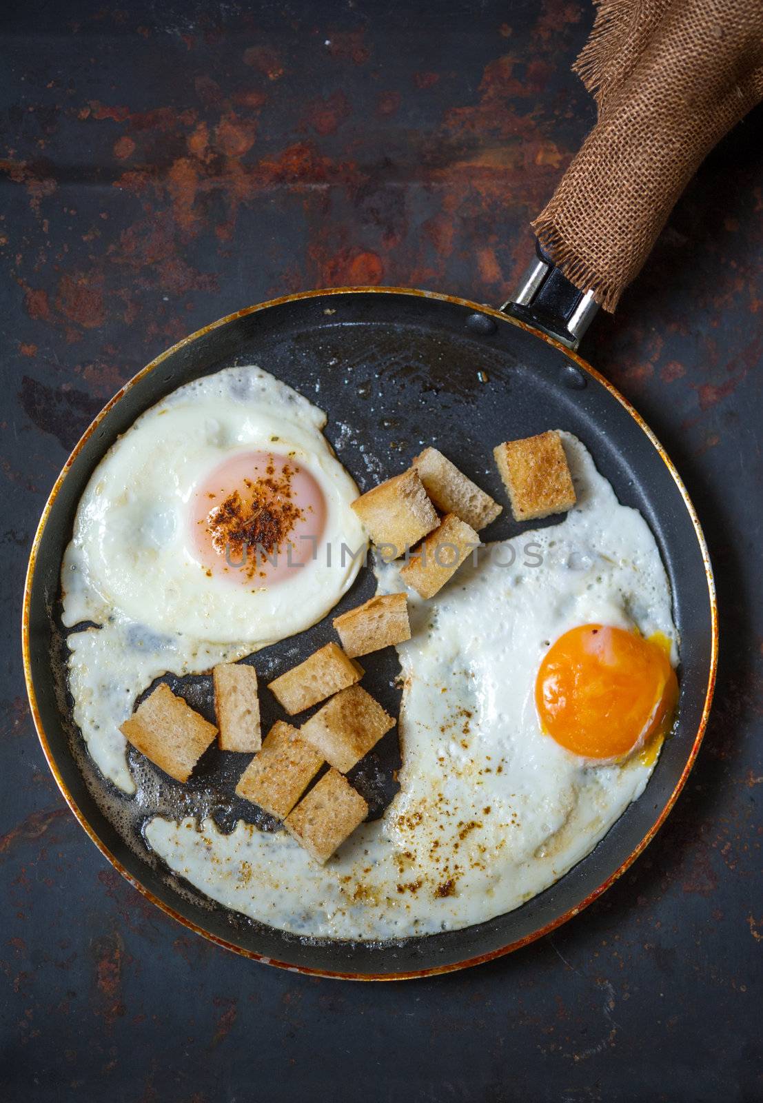 Scramble eggs with small toasted bread by kirs-ua