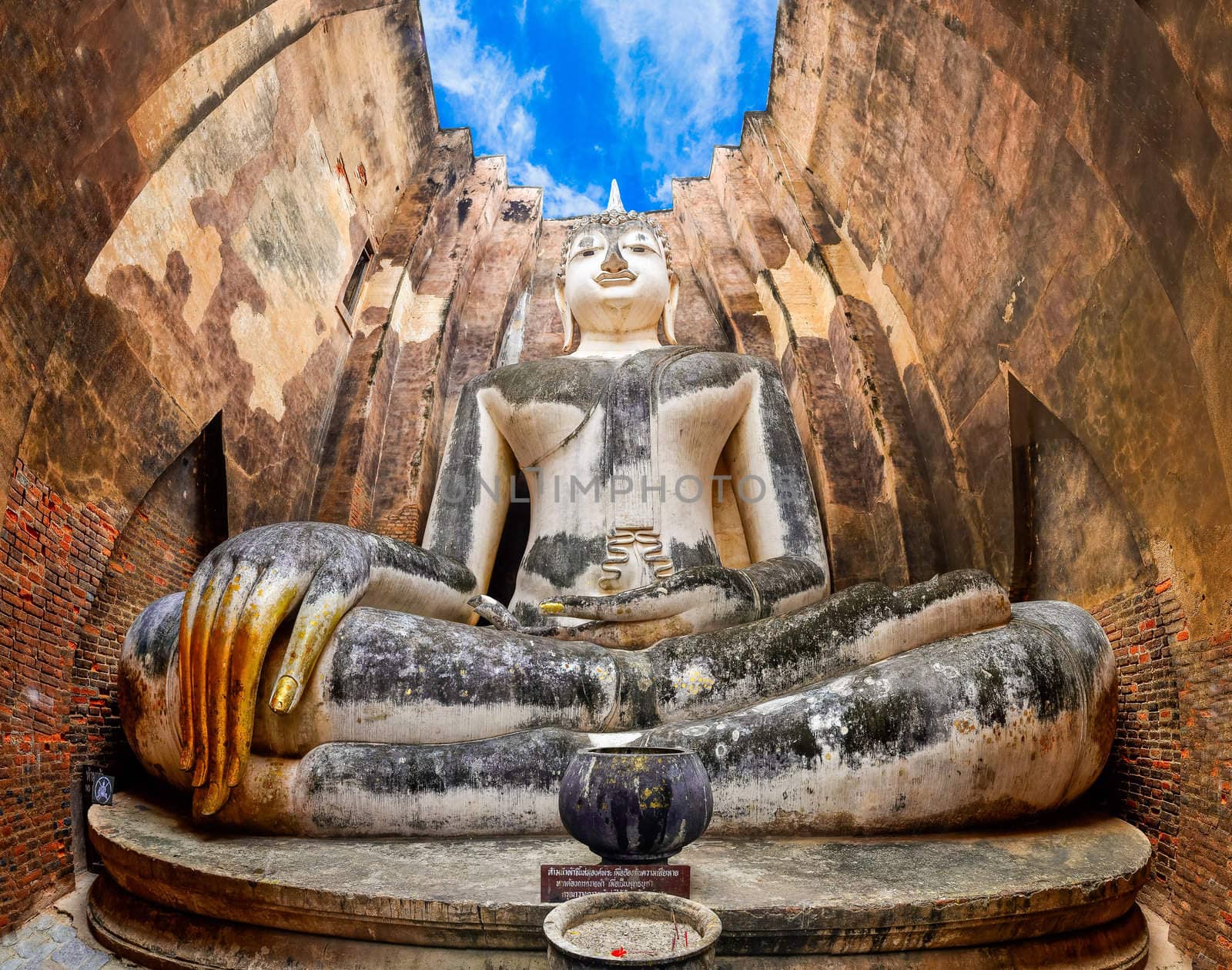 Sitting Budha in Wat Si Chum temple in Sukhothai, Thailand by martinm303