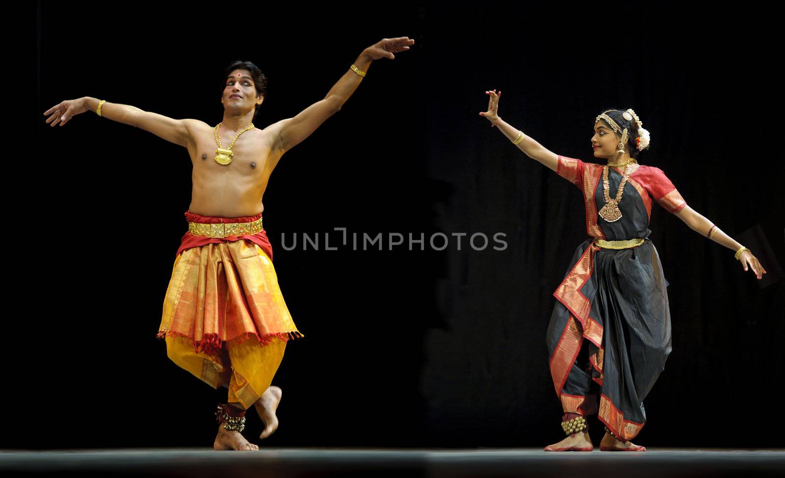 Indian Kalakshetra dancers by jackq