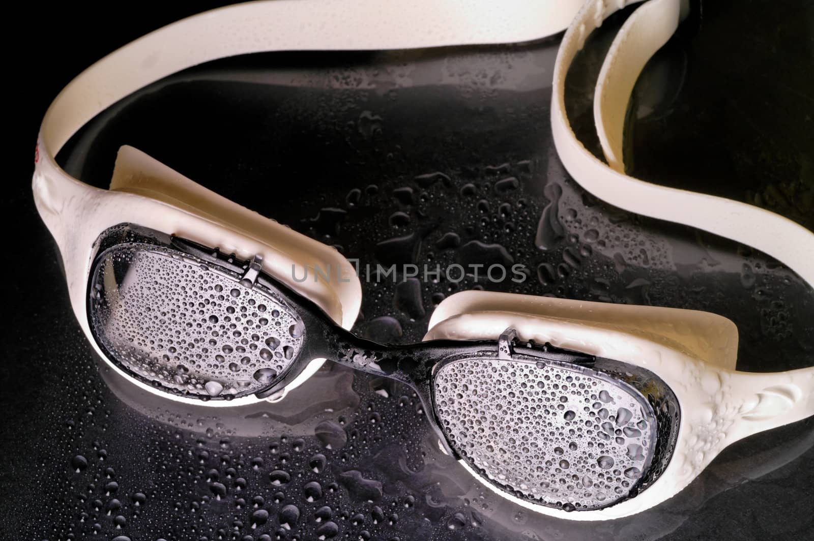 Wet  swimming goggles