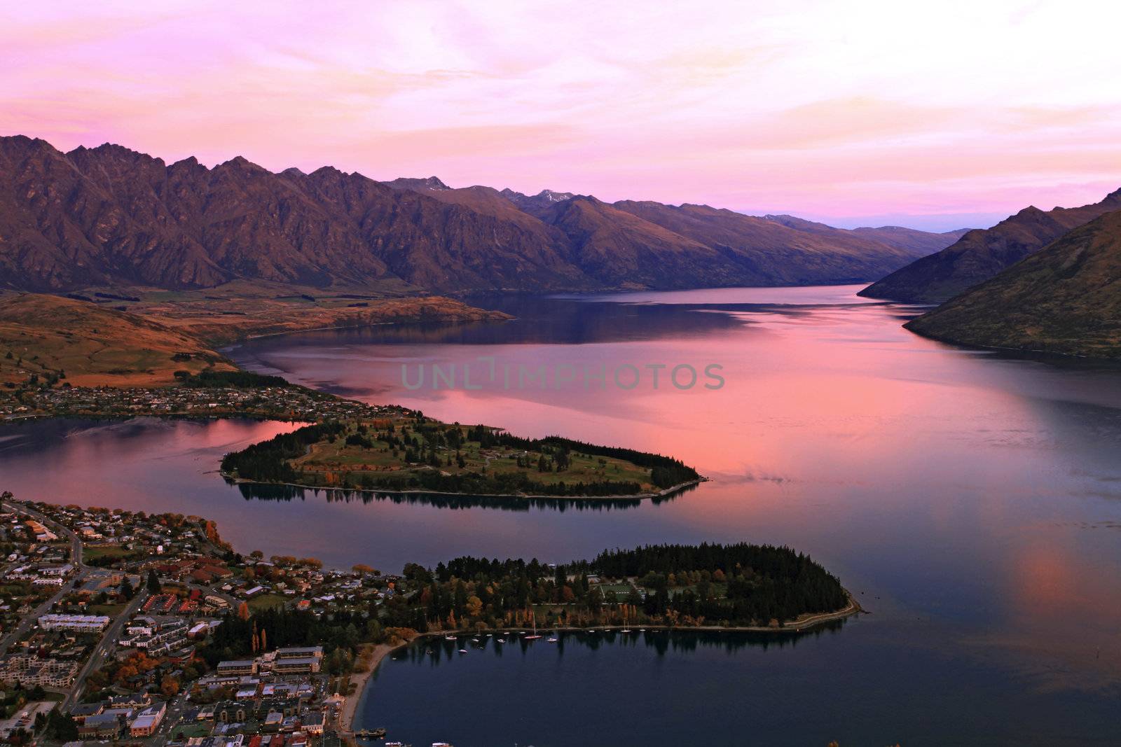 Lake Wakaitipu at Queentowns at dusk