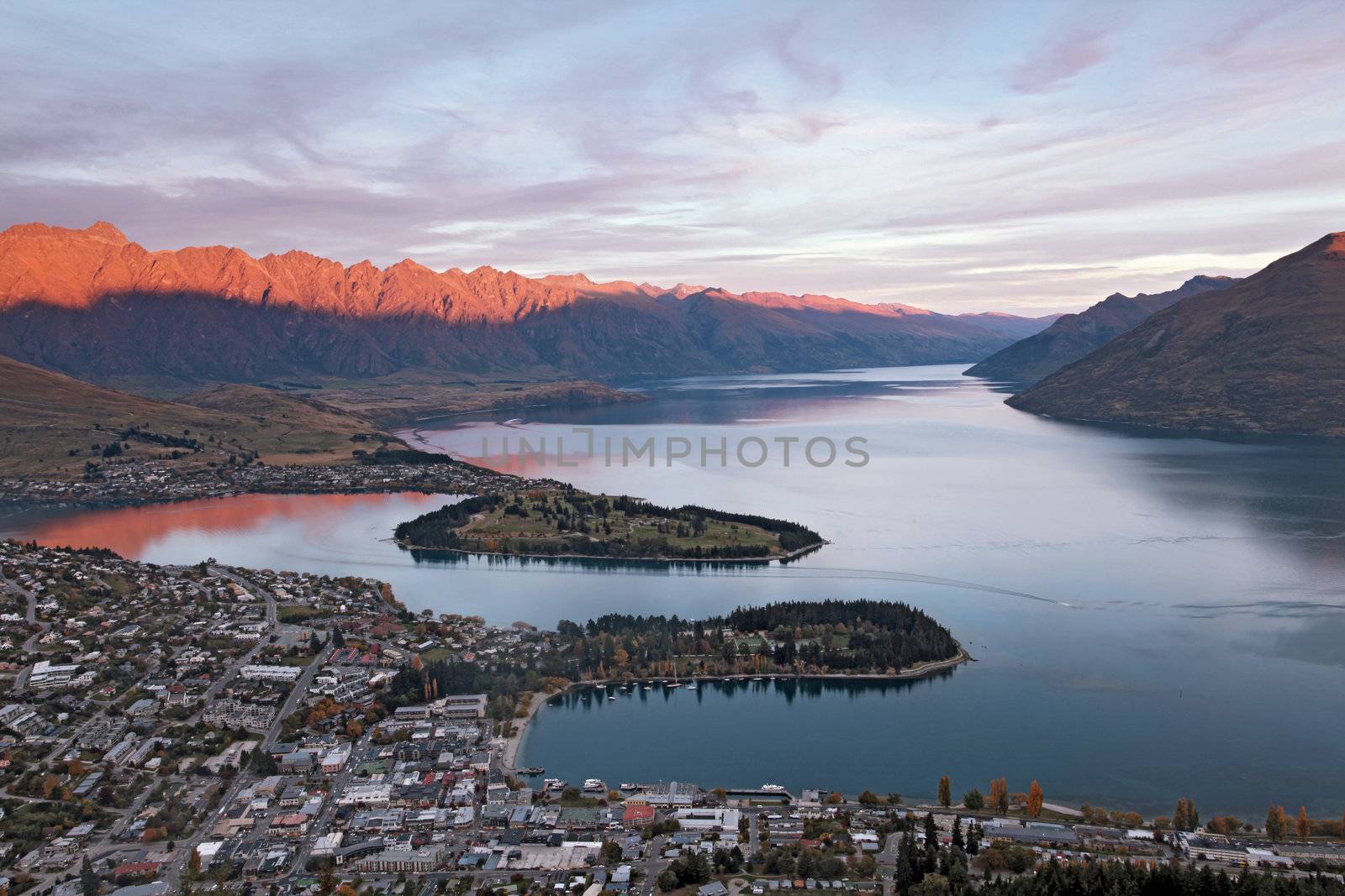 Sunset at Lake Wakaitipu Queentowns at dusk, New Zealand