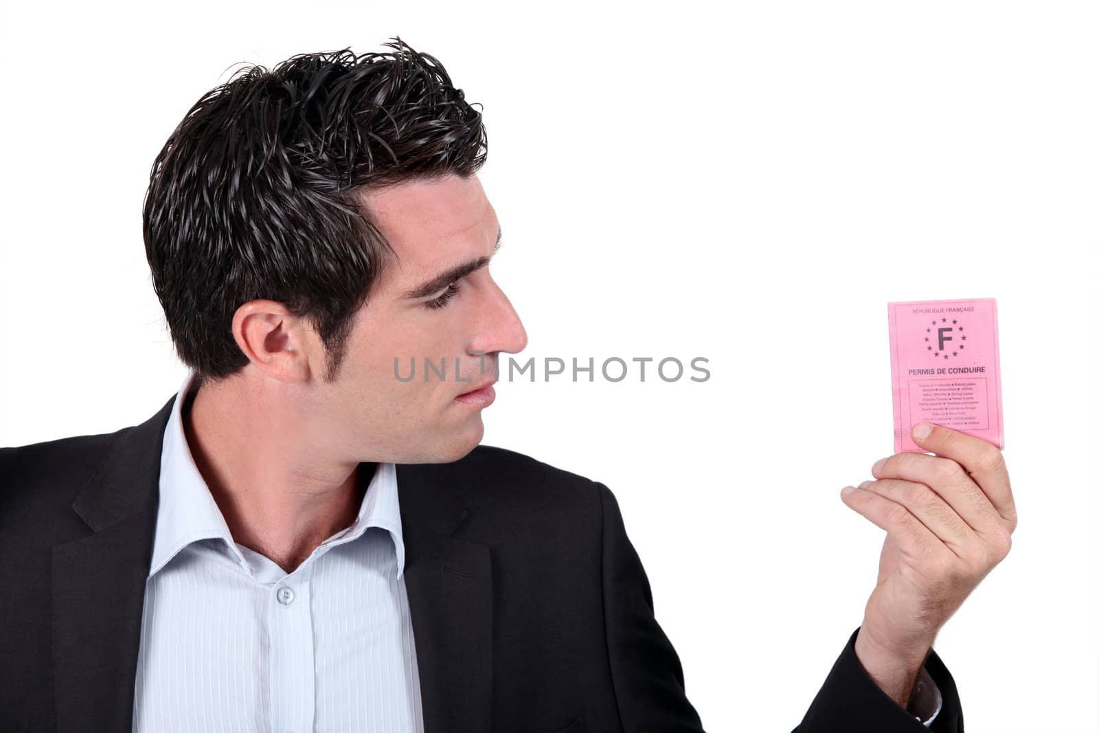 Man looking at driving licence by phovoir