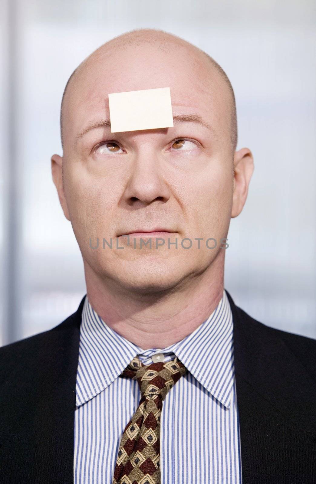 Businessman with a blank note on his forehead by Creatista
