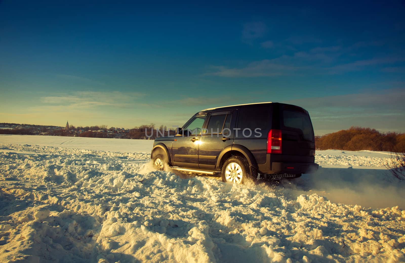 Land Rover Discovery suv
Car on background the Russian winter.
February 19, 2011