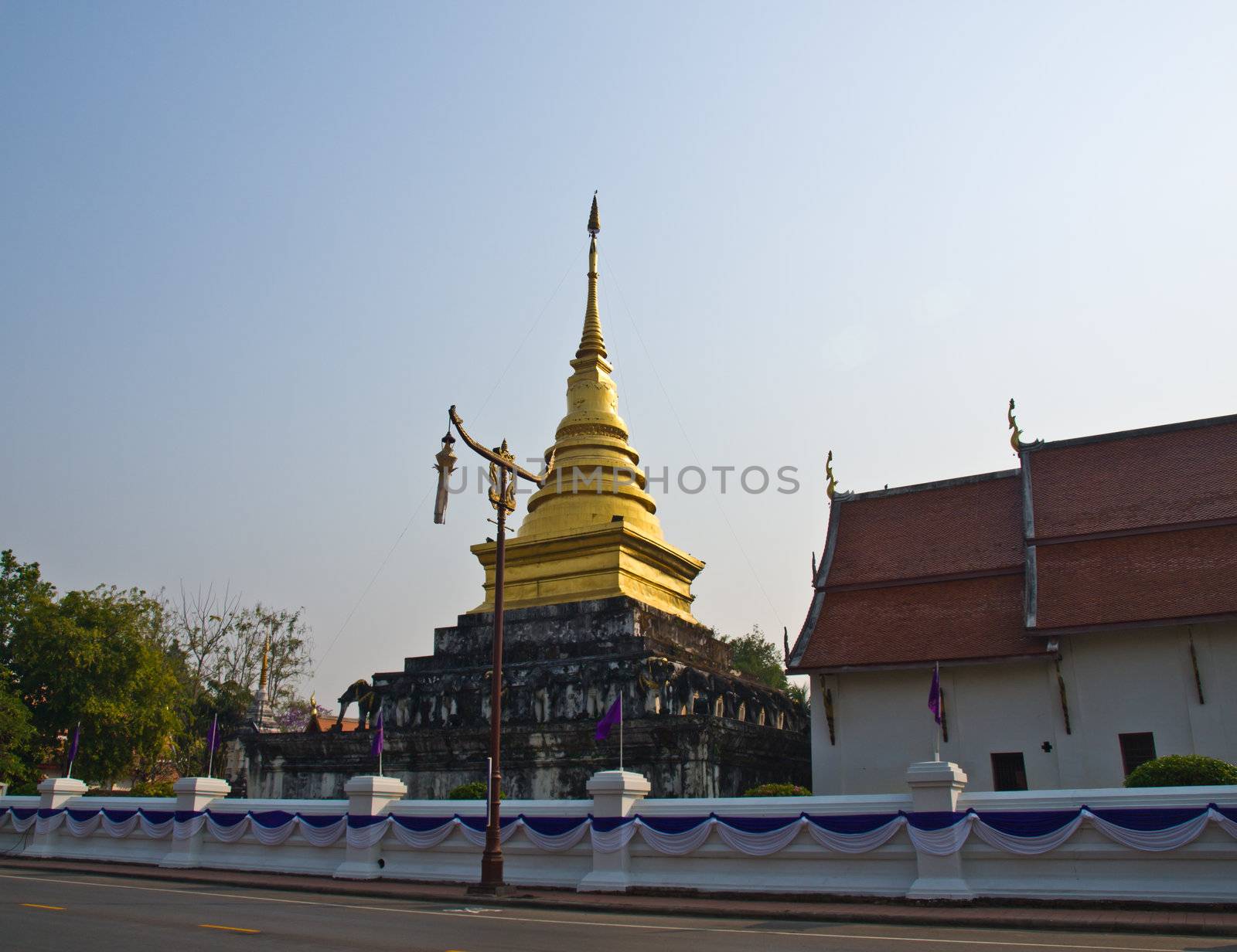 Golden pagoda and vihara, Wat Phra That chaeng kam, Nan Thailand
