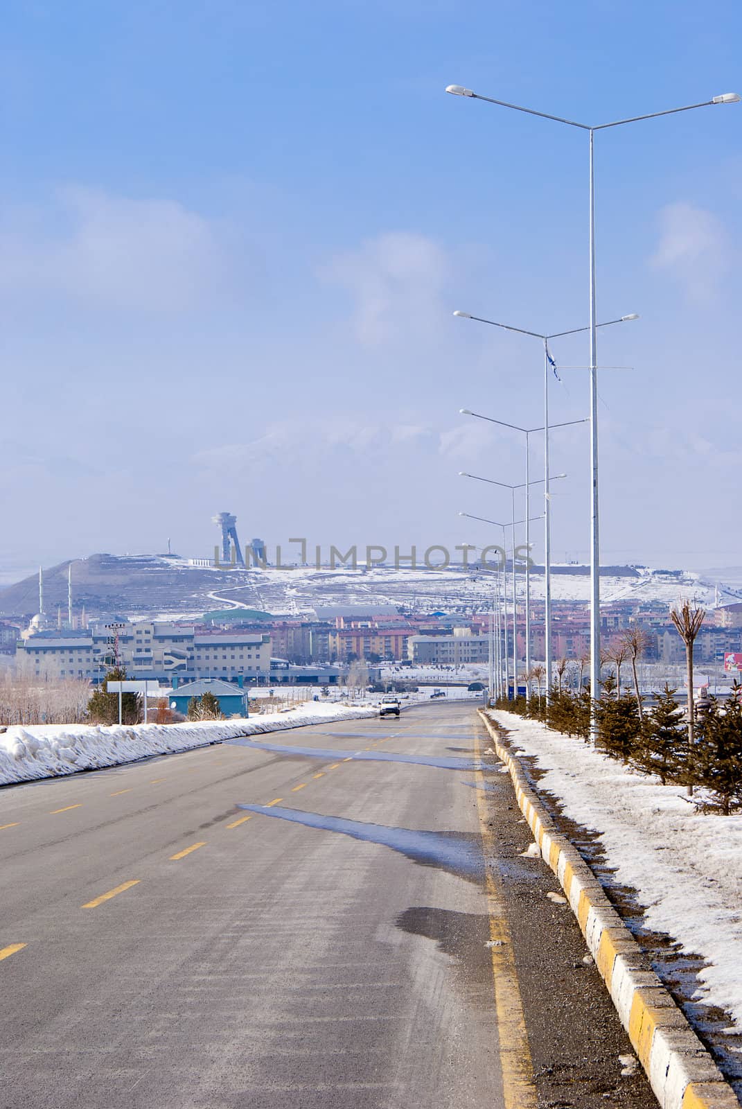 Main road from Palandoken to Erzurum  by Denovyi