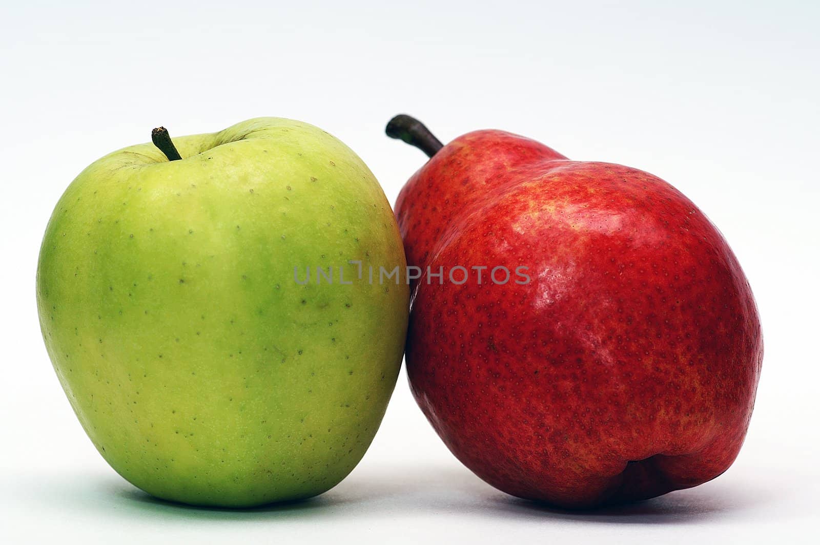 Green apple and red pear 