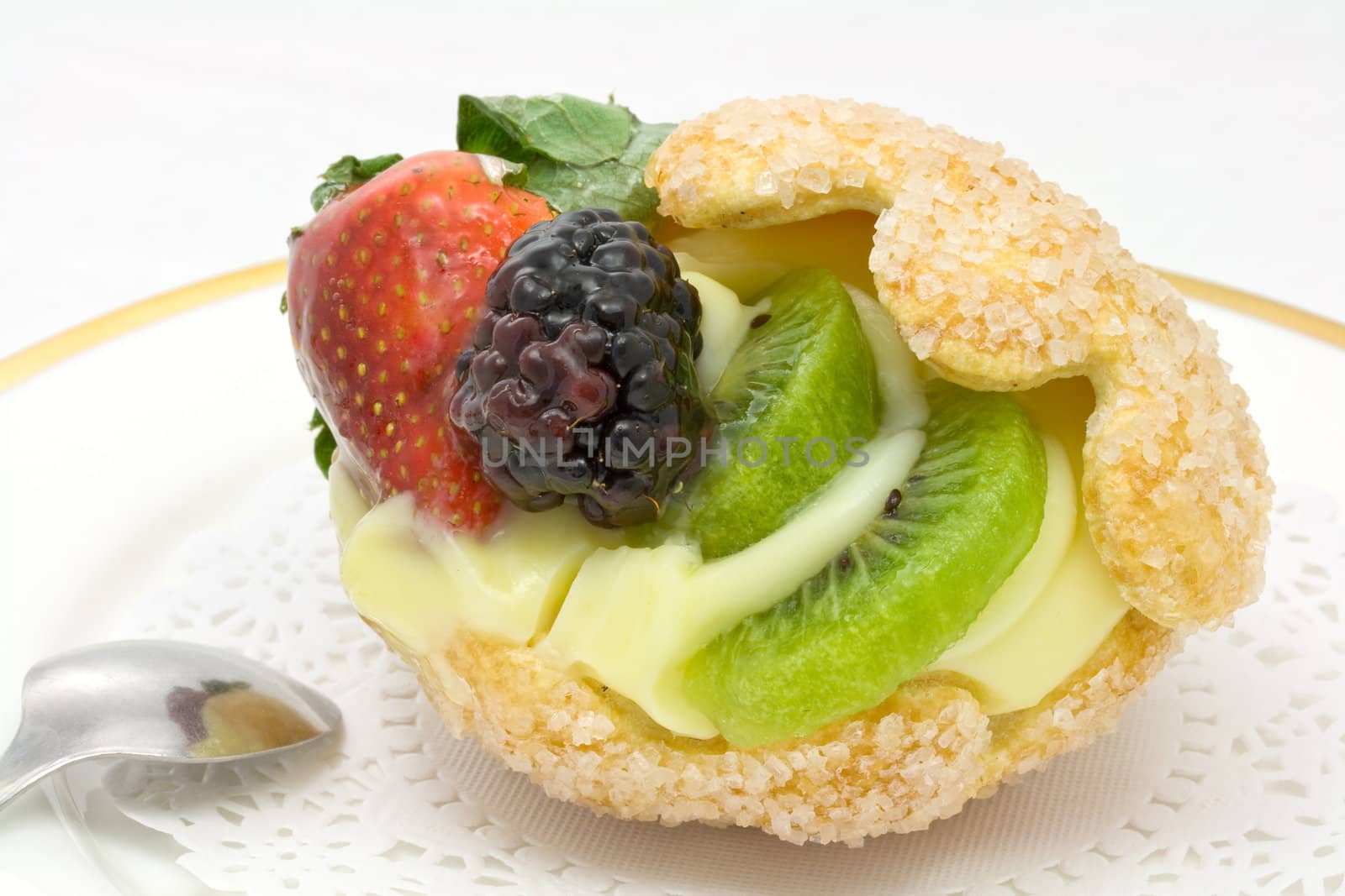 Original sugar-coated shell cake stuffed with custard and fruits