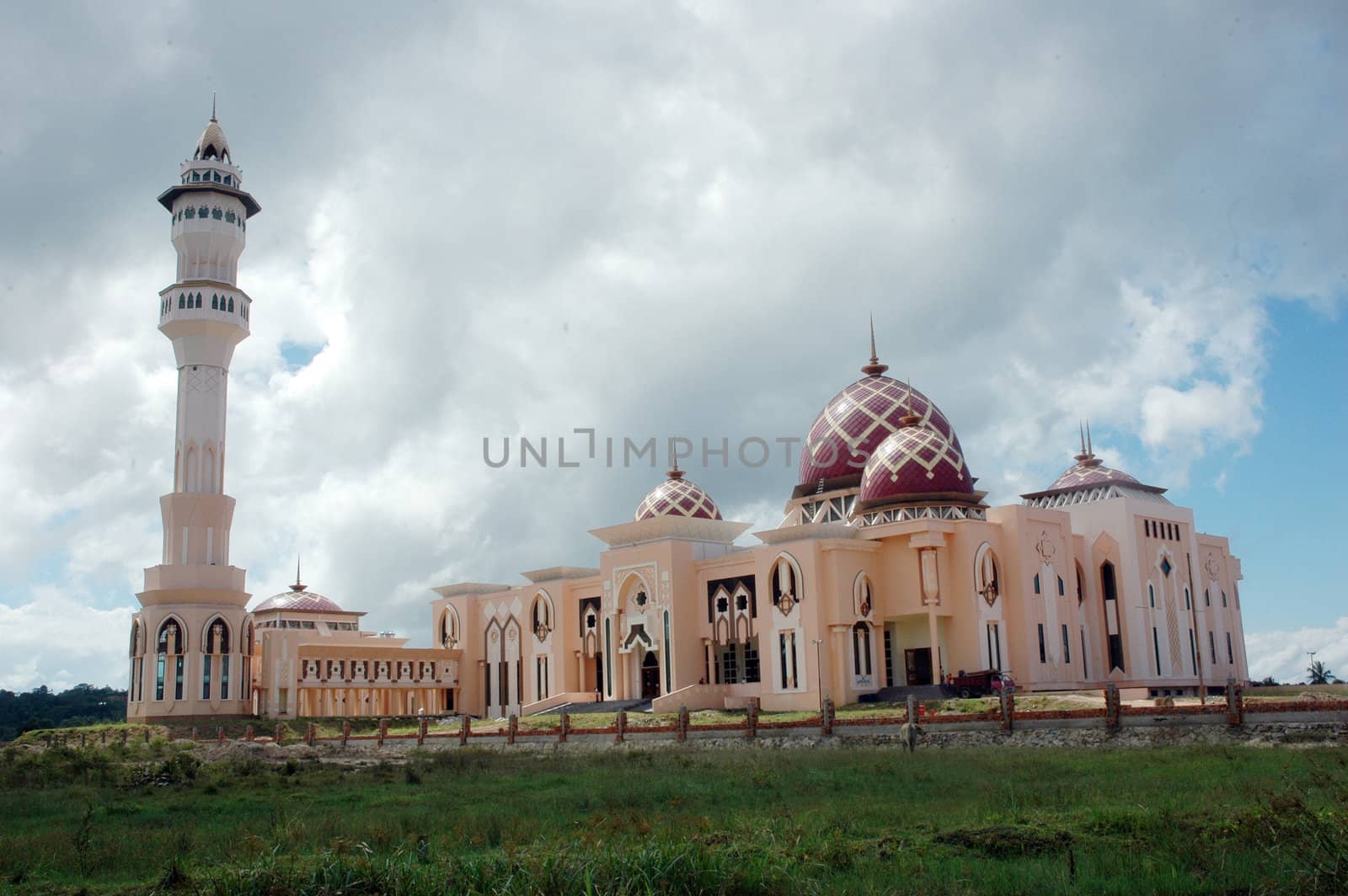Mosque Baitul Izzah Tarakan, Indonesia in the final stages of development