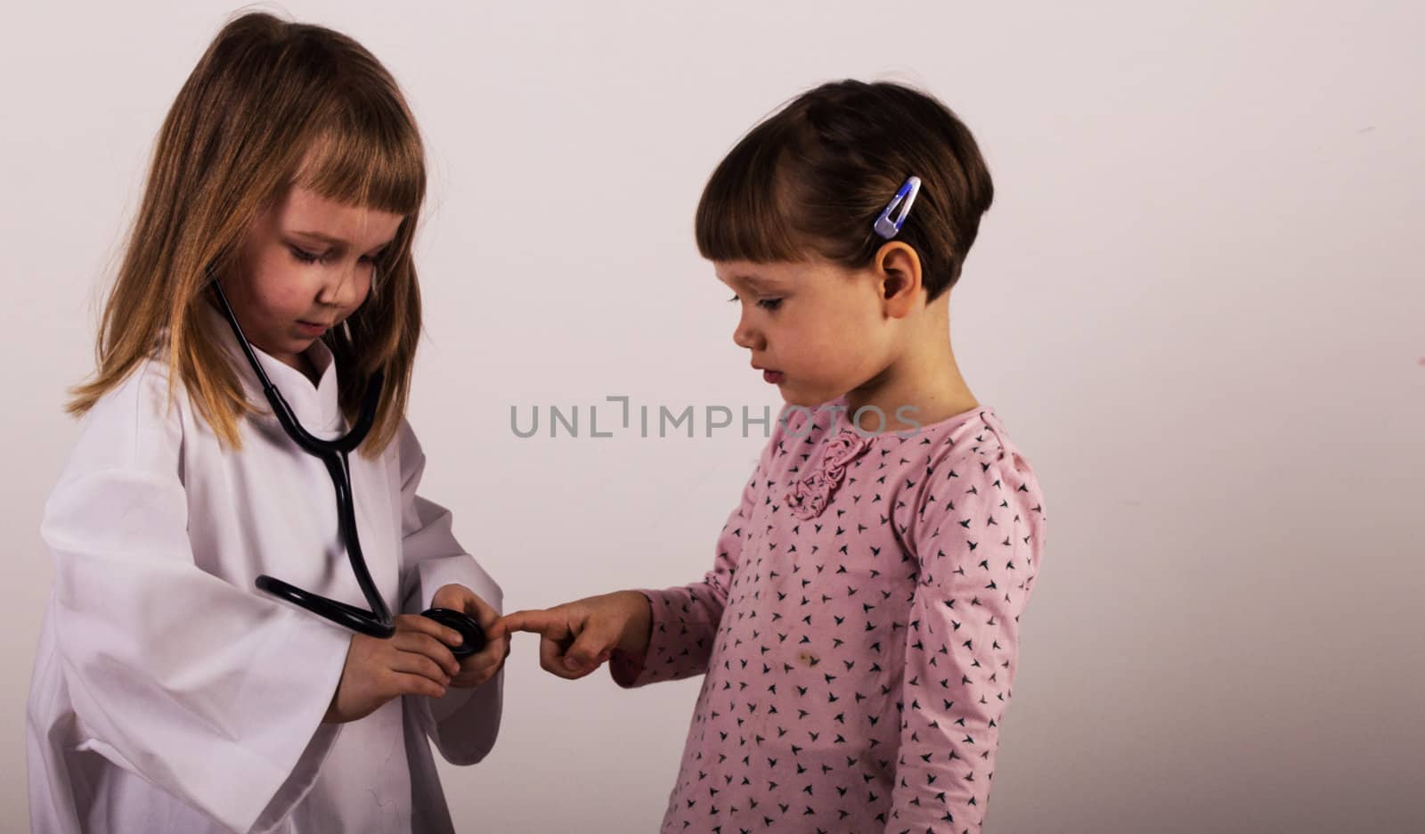 two girls are playing doctor game, with phisical examination.







girls, playing girls, doctor game,  medicine, medical exam, pediatrist, phisican, examination, health promotion, doctor